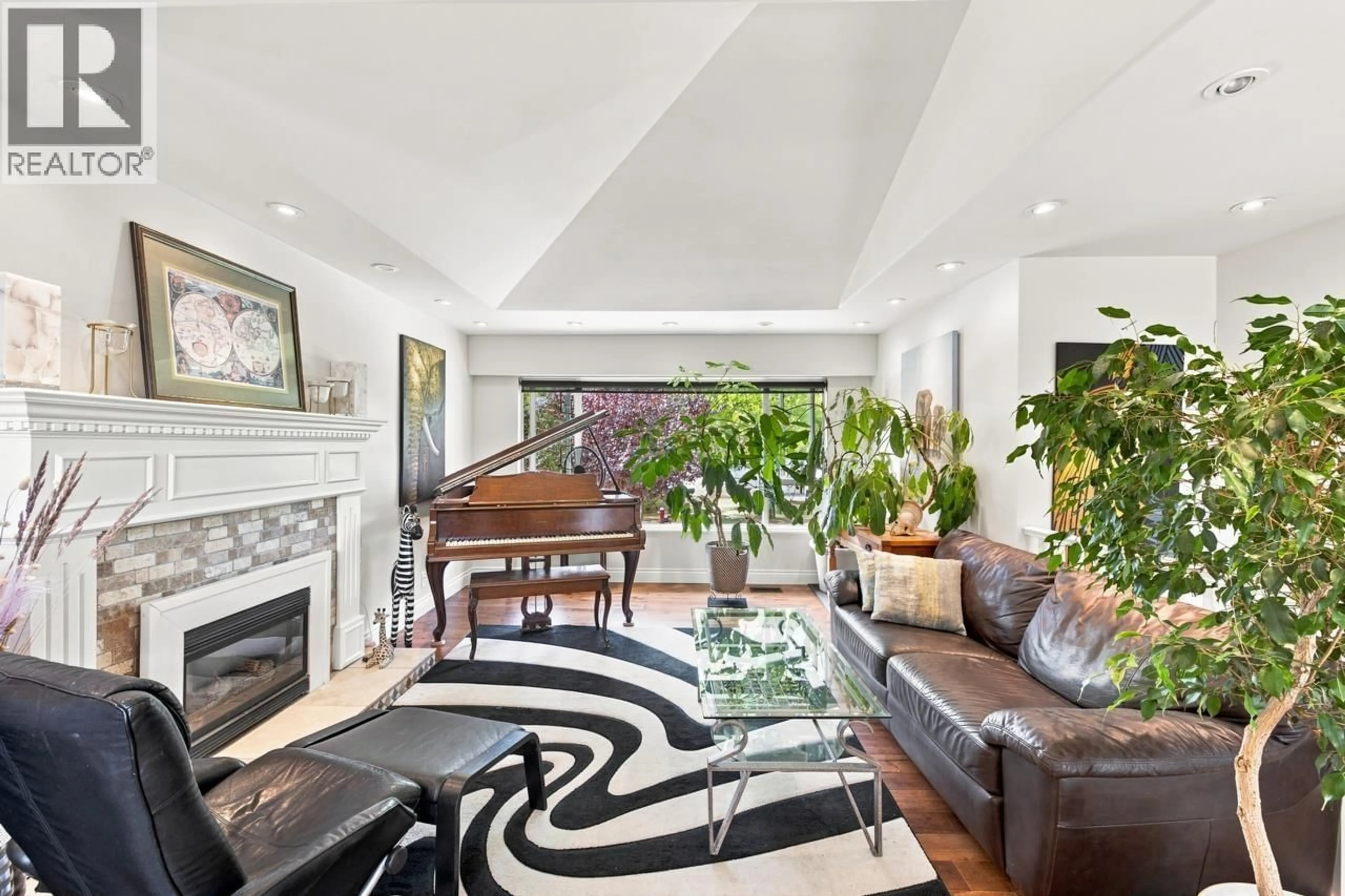 Living room with furniture, unknown for 9211 CHAPMOND CRESCENT, Richmond British Columbia V7E1M6