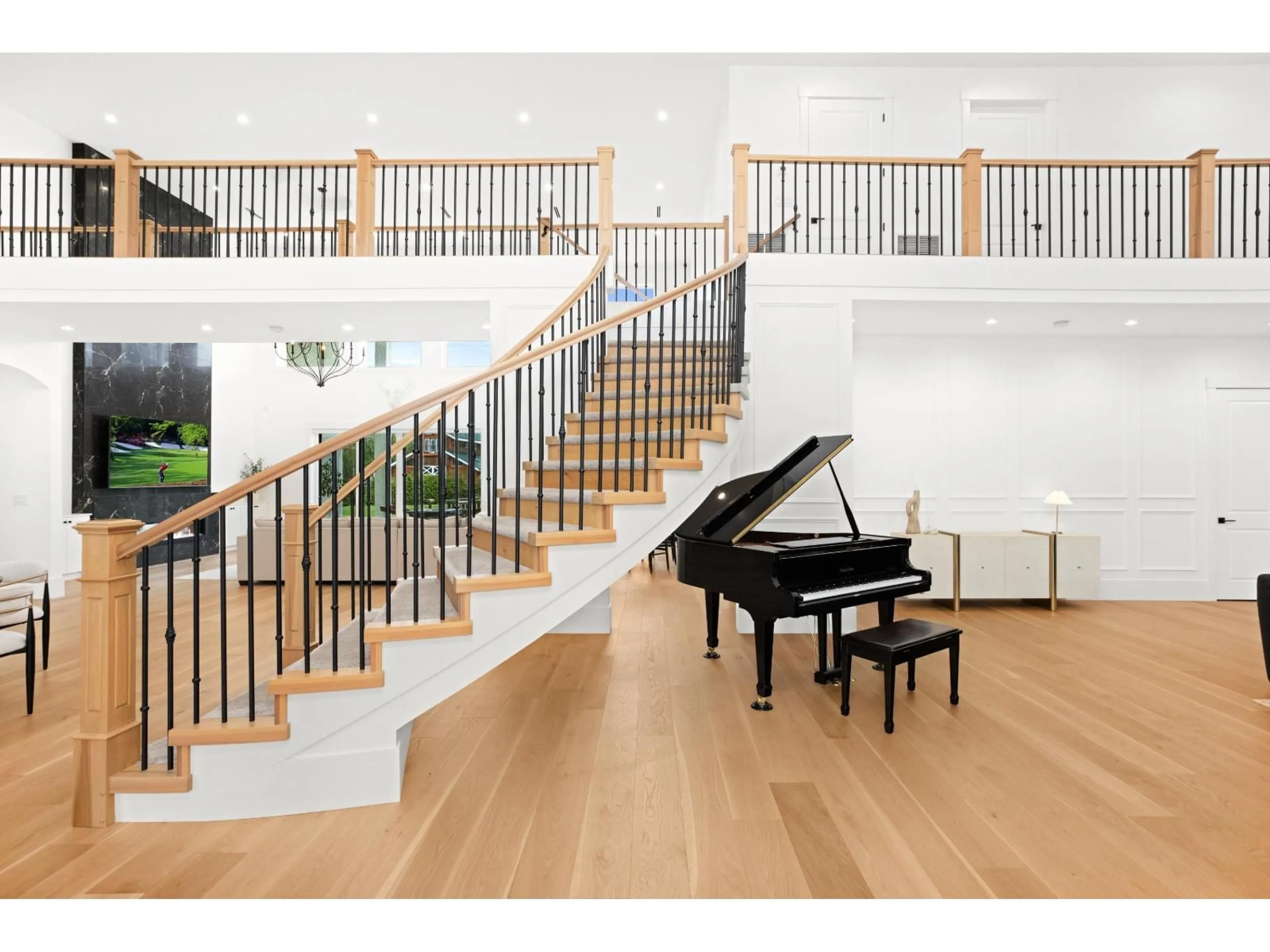 Indoor foyer for 2 - 606 202 STREET, Langley British Columbia V2Z1V7