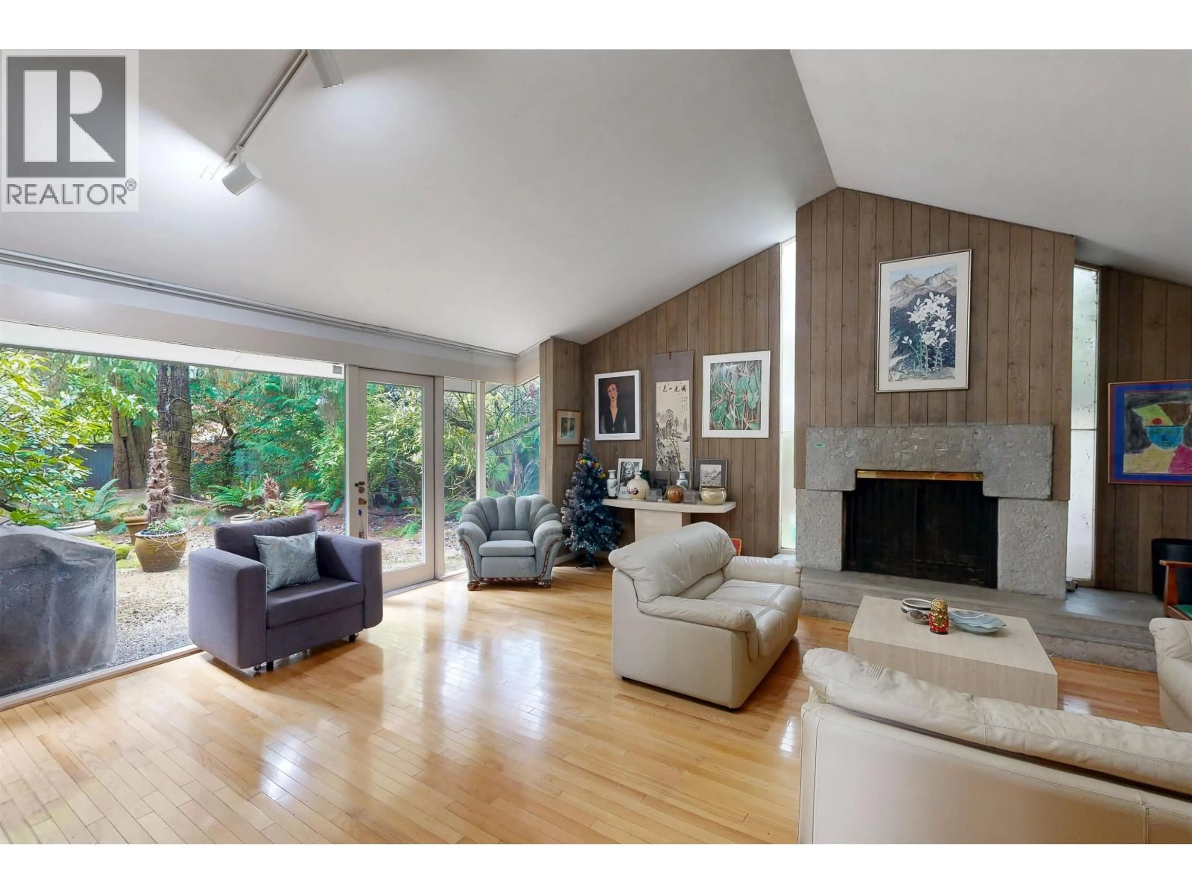 Living room with furniture, wood/laminate floor for 792 54TH AVENUE, Vancouver British Columbia V6P1M5
