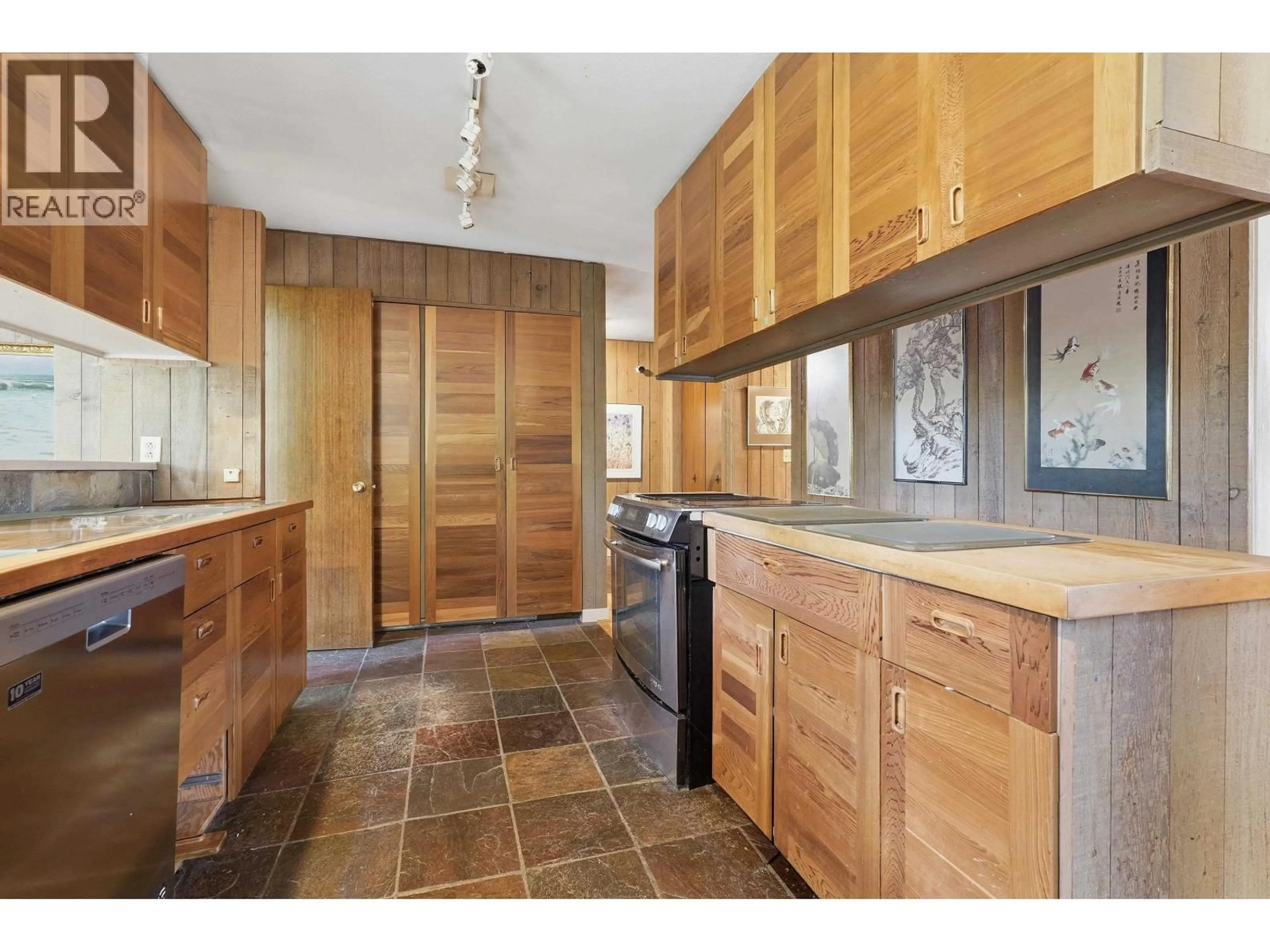 Standard kitchen, unknown for 792 54TH AVENUE, Vancouver British Columbia V6P1M5