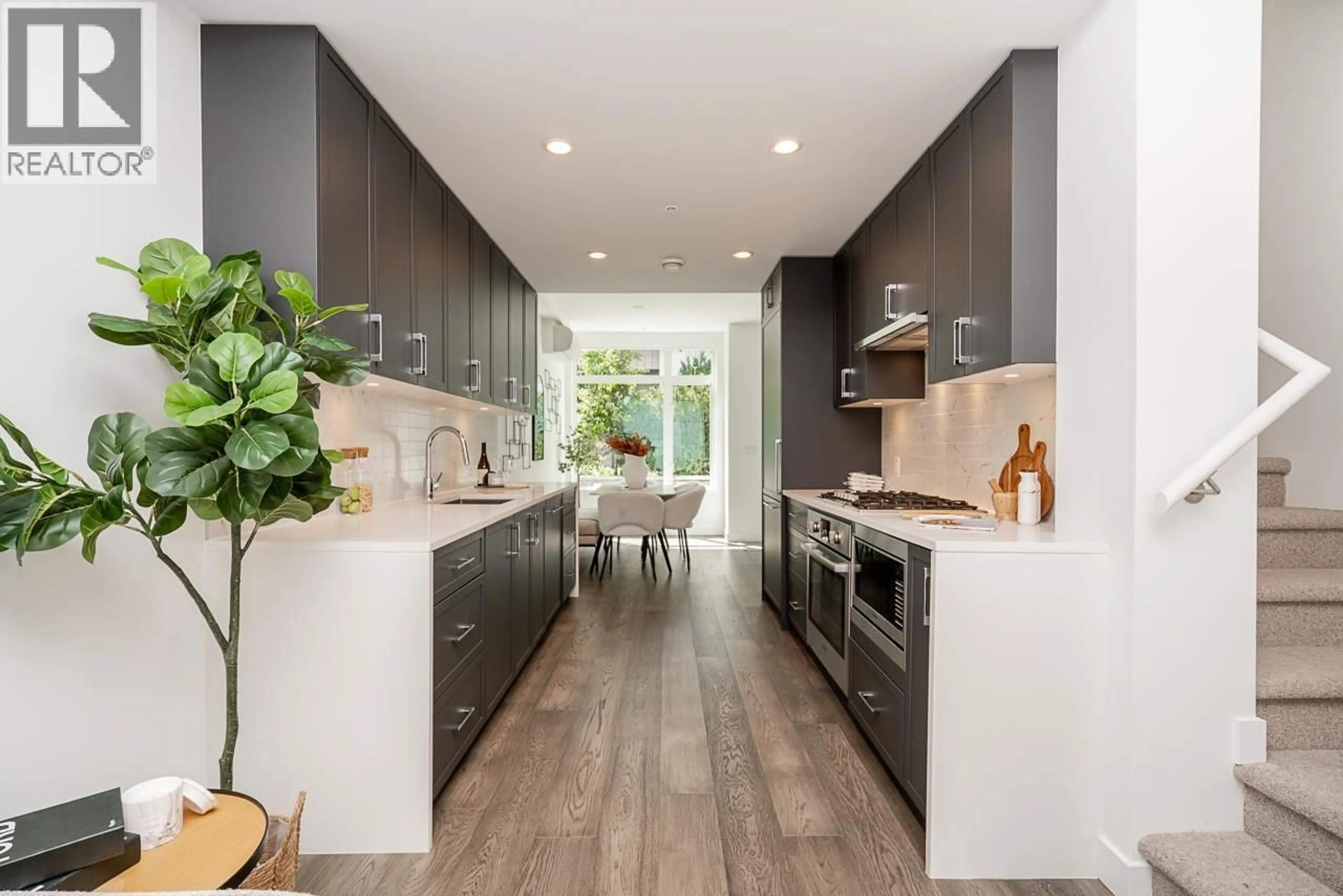 Contemporary kitchen, unknown for 533 29TH AVENUE, Vancouver British Columbia V5Z2H8
