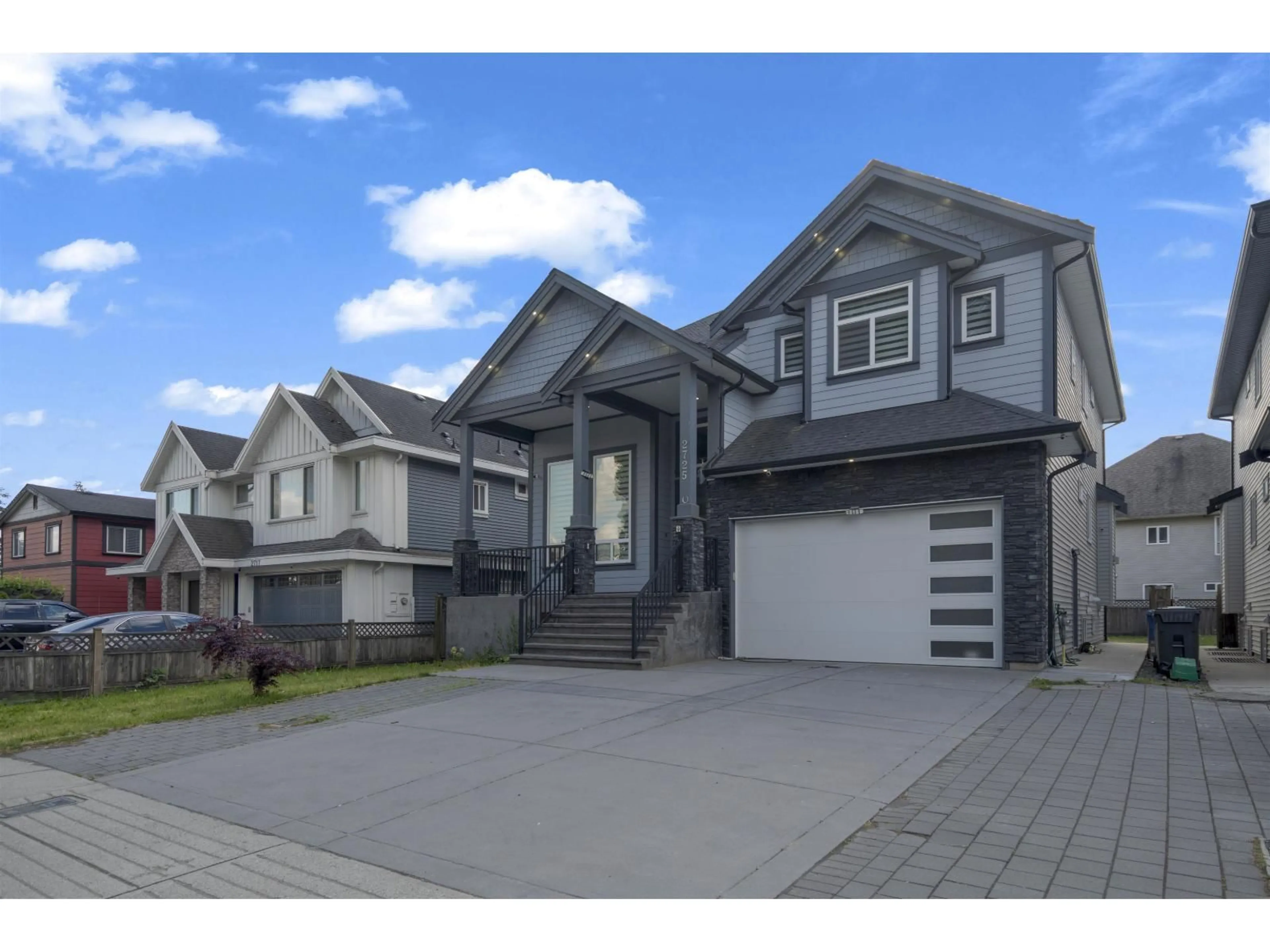 Home with vinyl exterior material, street for 2725 LEFEUVRE ROAD, Abbotsford British Columbia V4X1H5