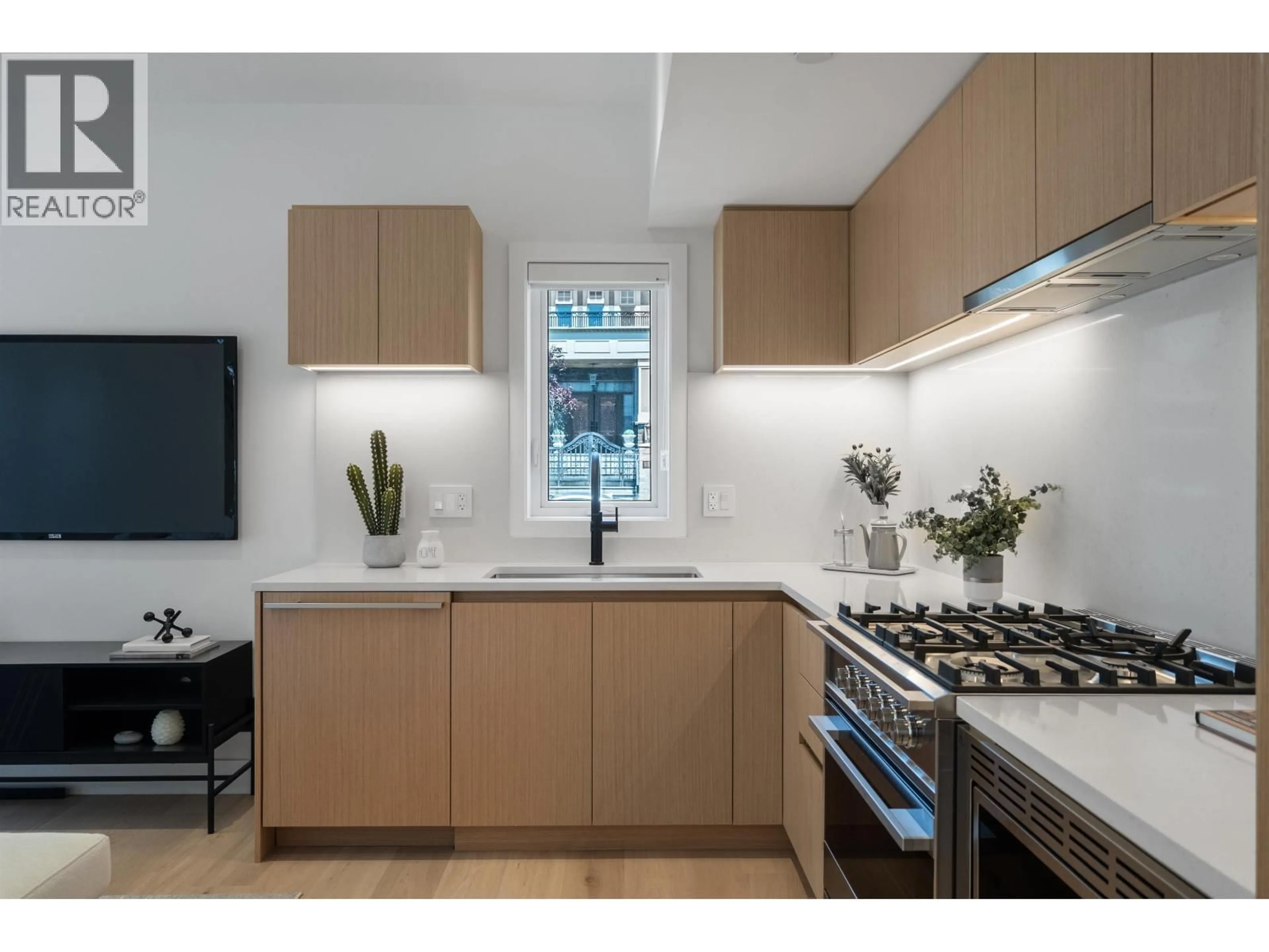 Standard kitchen, unknown for 1010 52ND AVENUE, Vancouver British Columbia V6P1H5