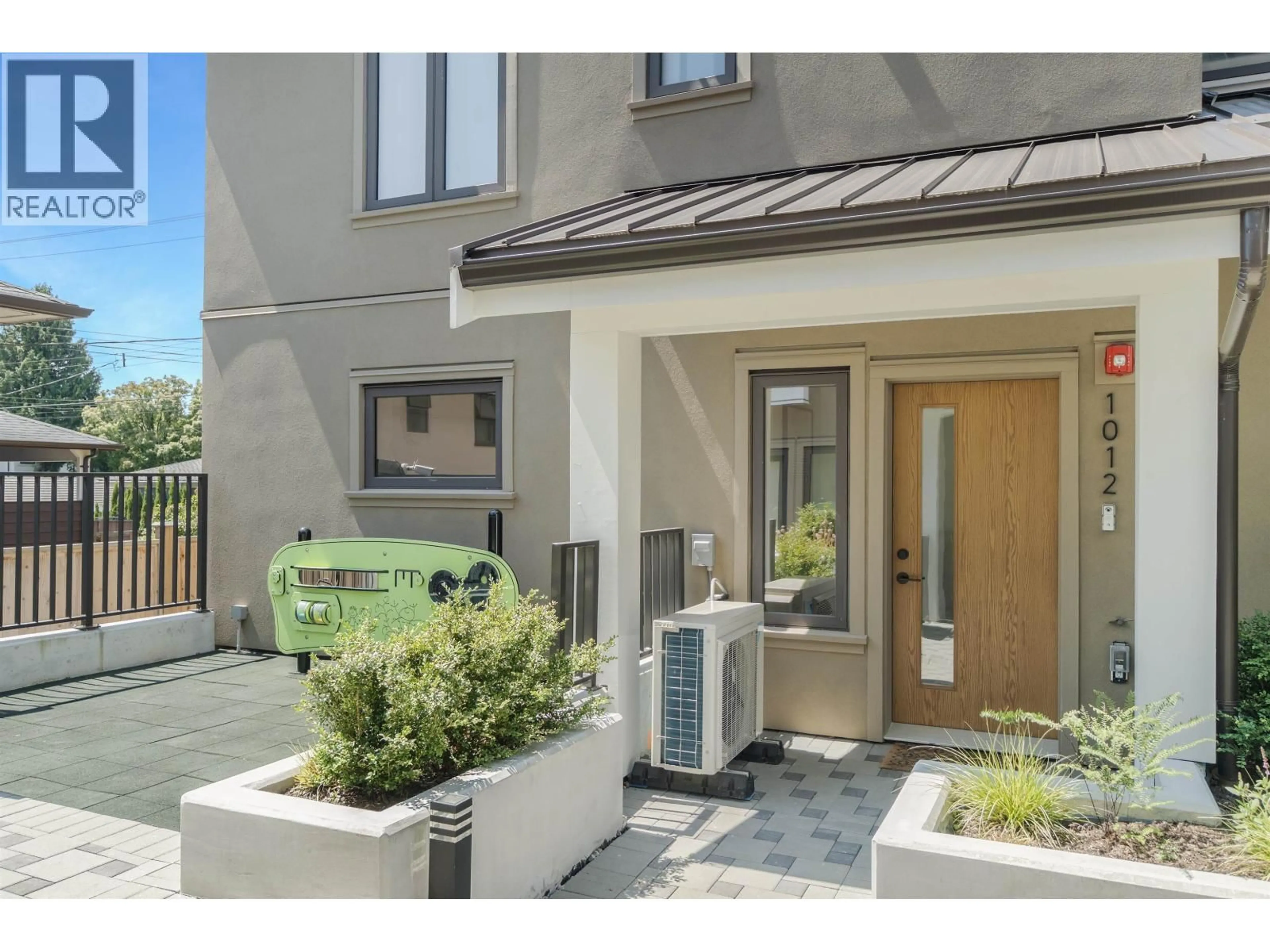 Indoor entryway for 1012 52ND AVENUE, Vancouver British Columbia V6P1H5