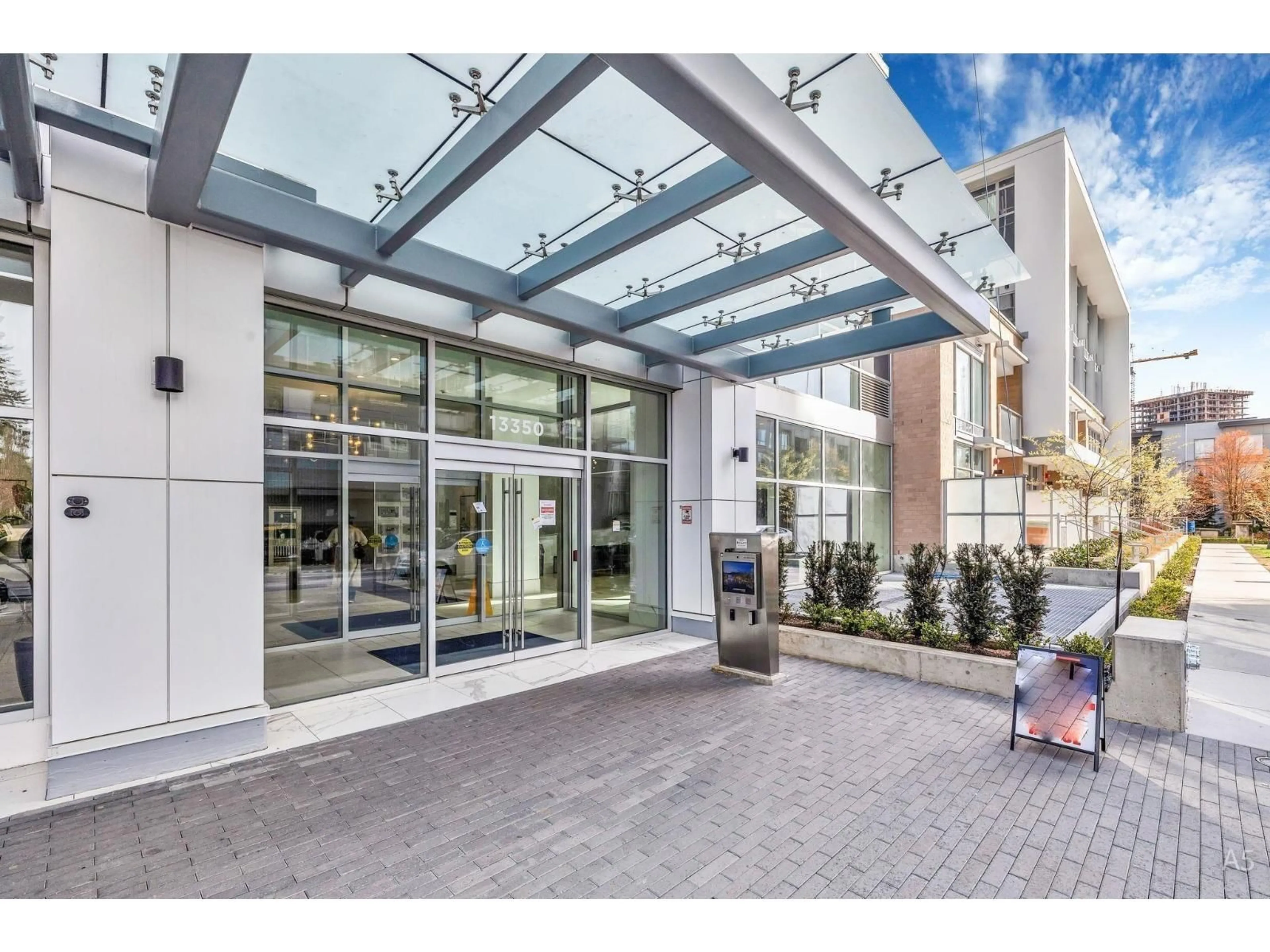 Indoor foyer for 913 - 13350 CENTRAL AVENUE, Surrey British Columbia V3T0S1