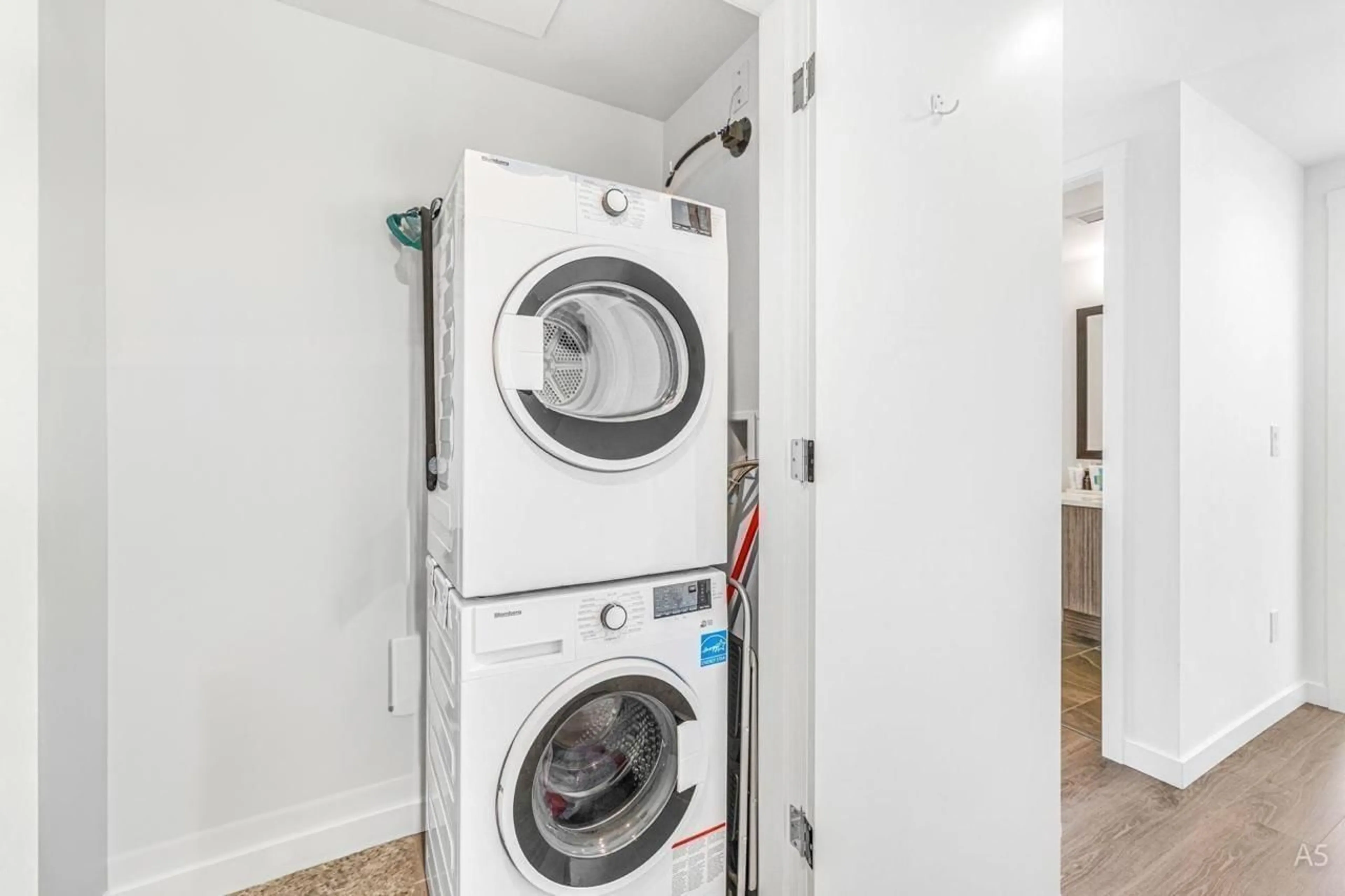 Laundry room for 913 - 13350 CENTRAL AVENUE, Surrey British Columbia V3T0S1