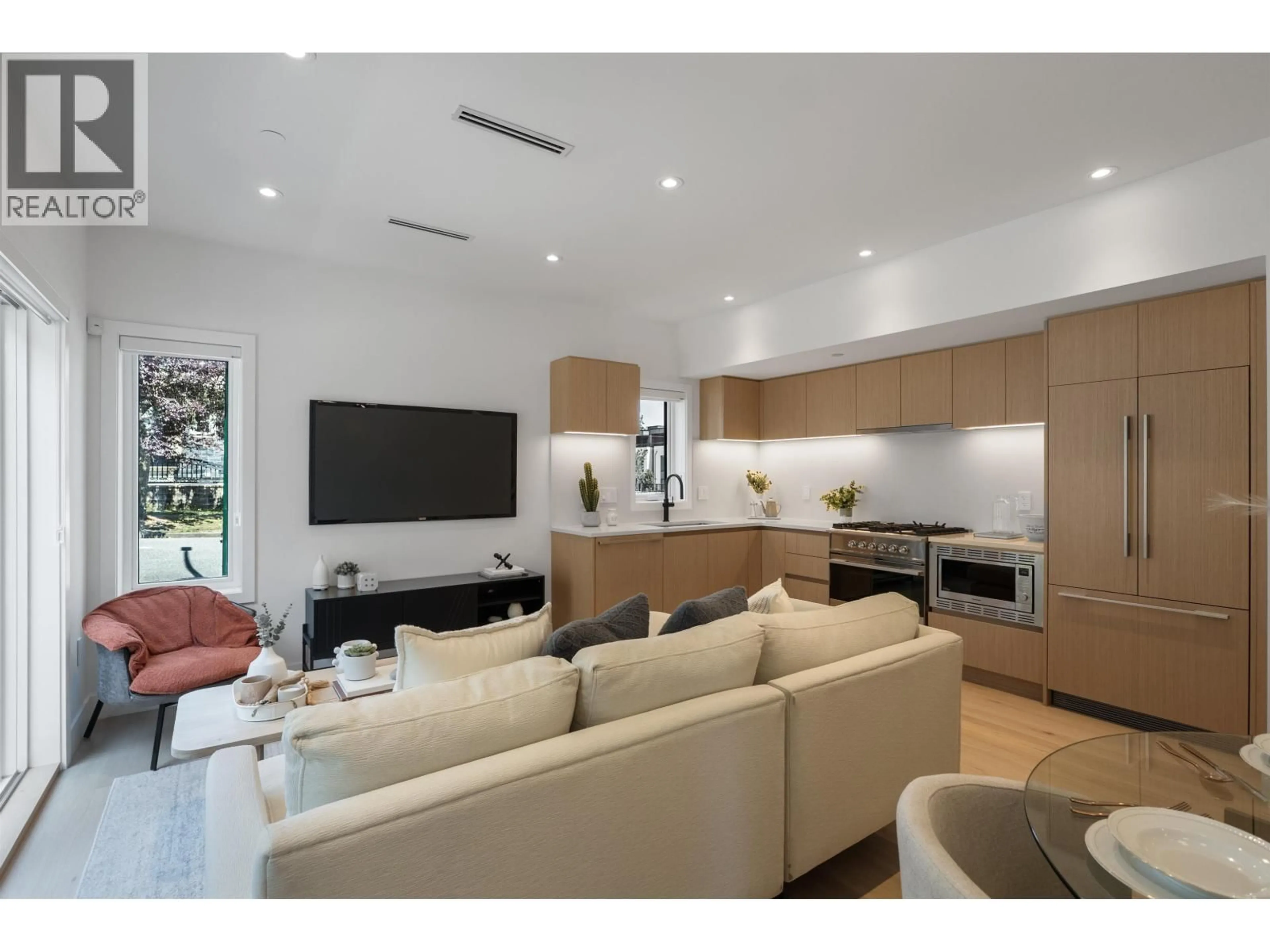 Unknown for 6815 OAK STREET, Vancouver British Columbia V6P1H5