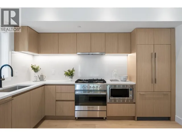 6815 OAK STREET, Vancouver 4