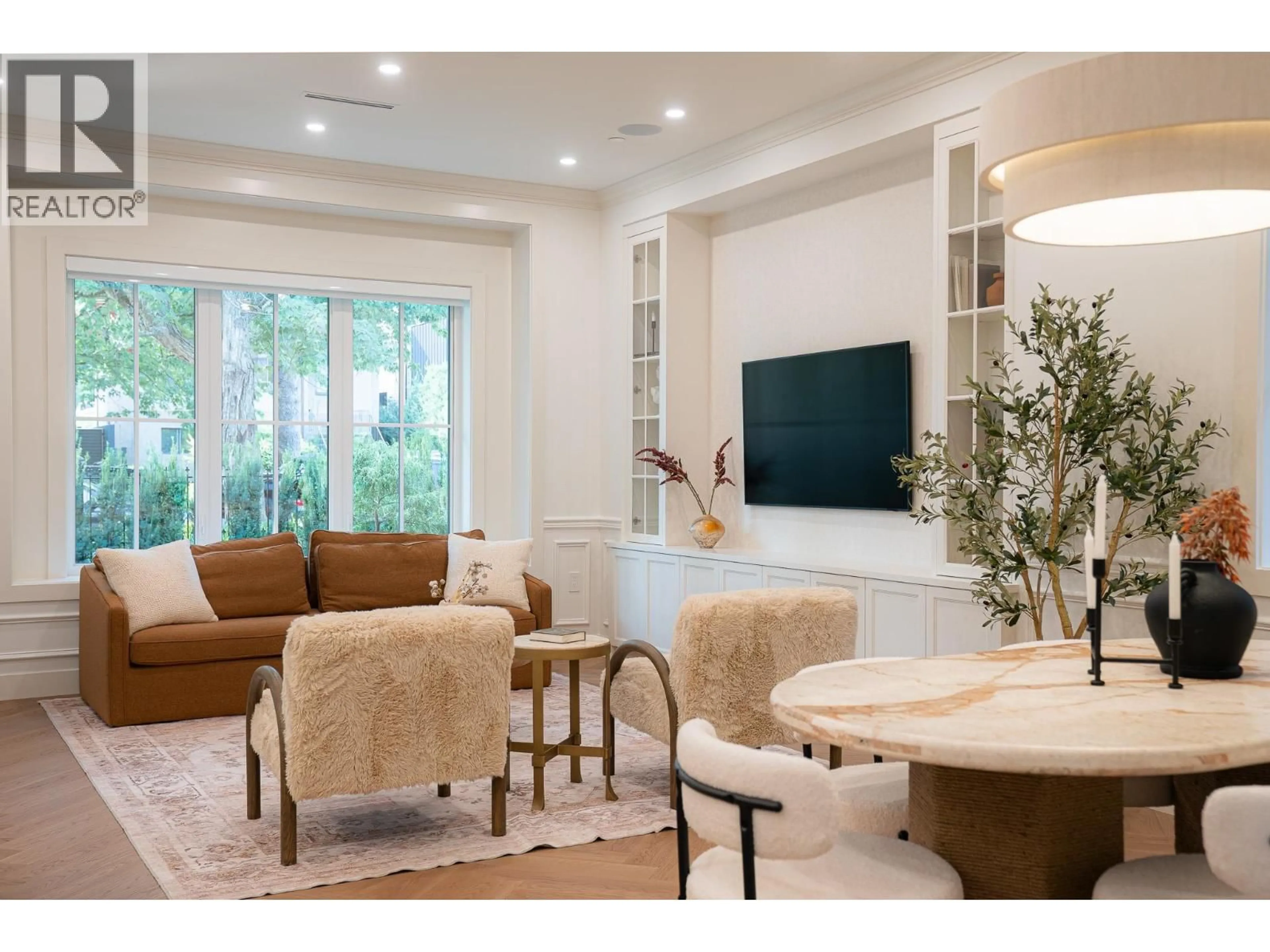 Living room with furniture, unknown for 1 - 127 17TH AVENUE, Vancouver British Columbia V5Y1Z7
