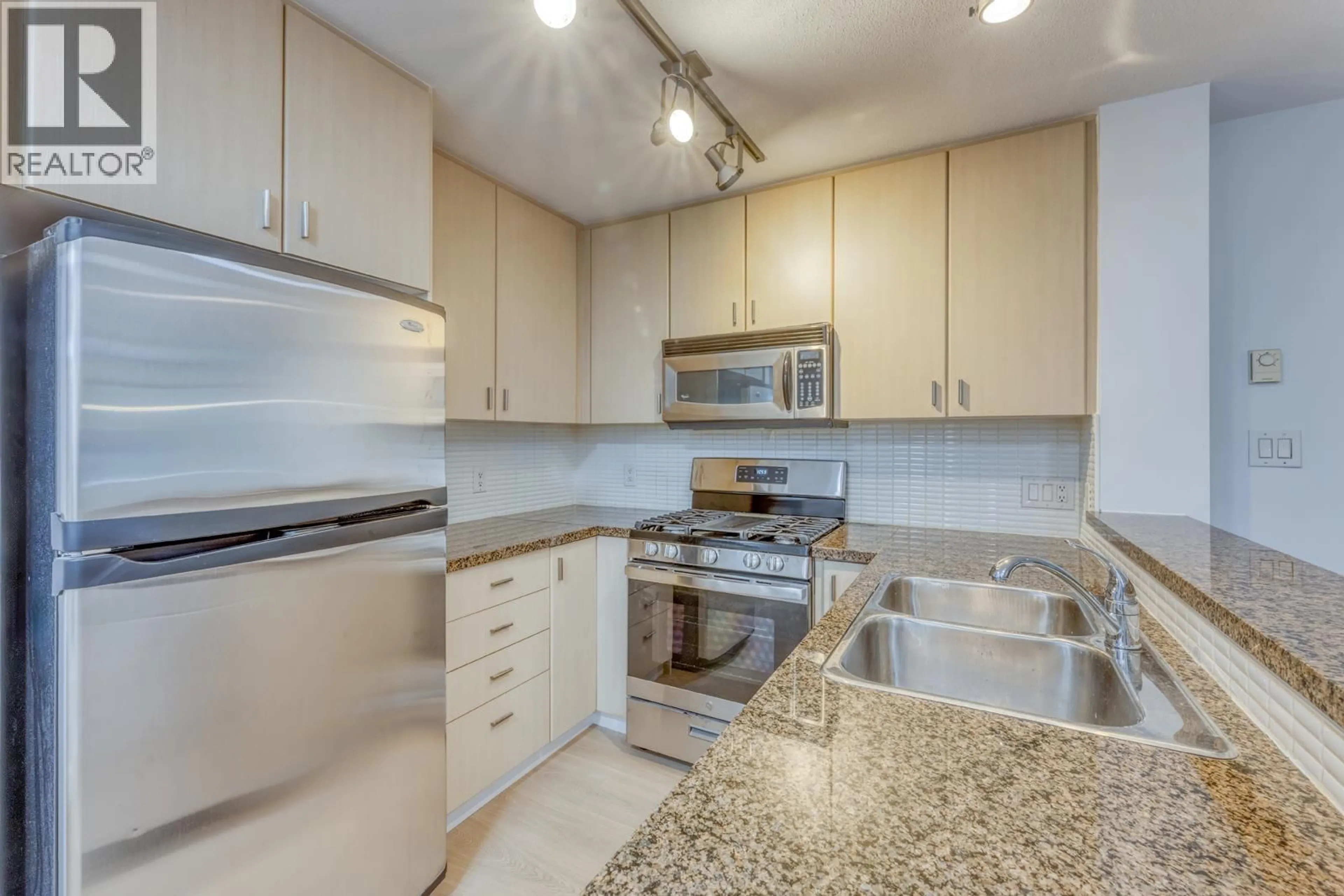 Standard kitchen, unknown for 209 - 6888 SOUTHPOINT DRIVE, Burnaby British Columbia V3N5E3
