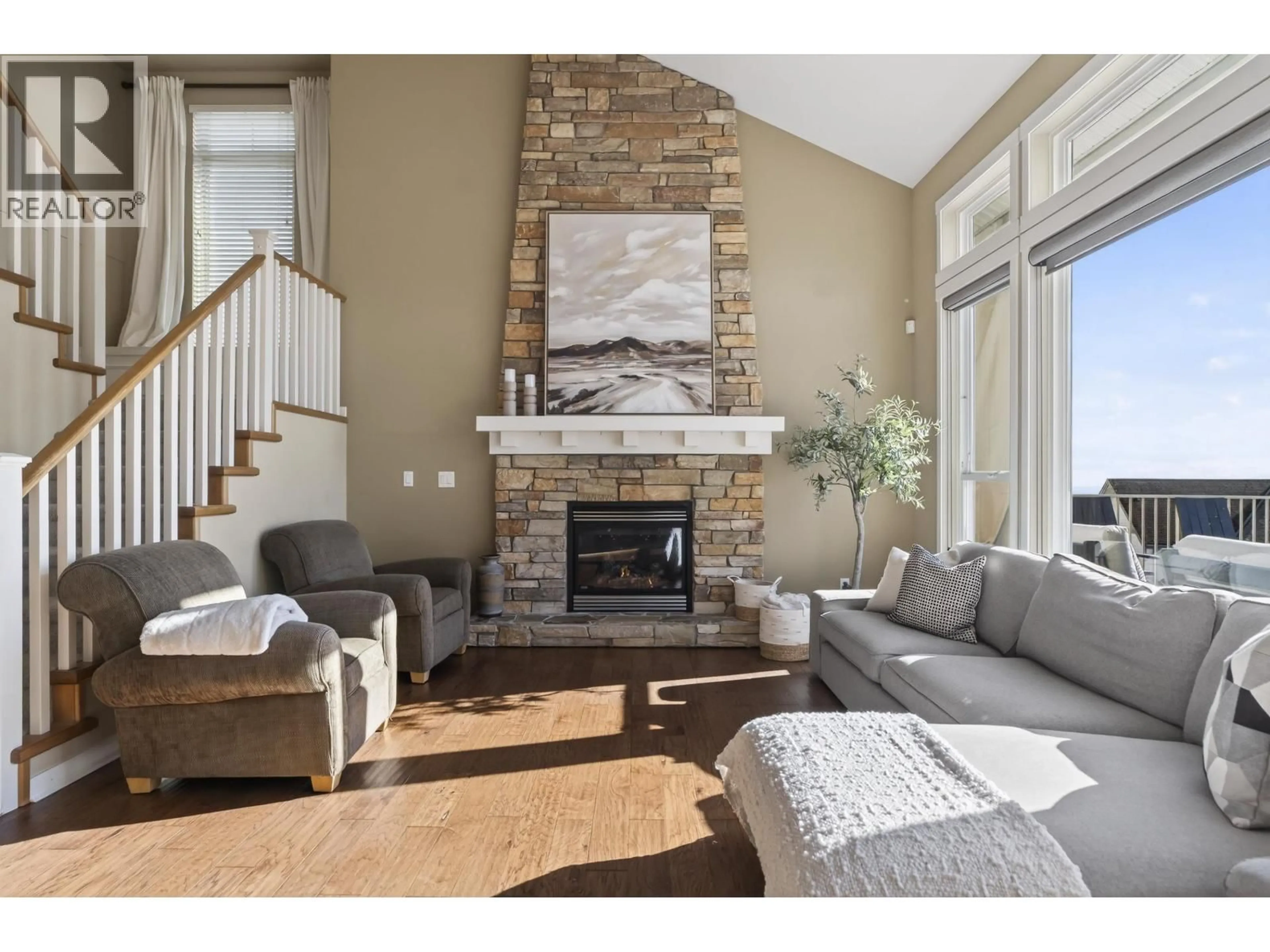 Living room with furniture, unknown for 4 HICKORY DRIVE, Port Moody British Columbia V3H5L9