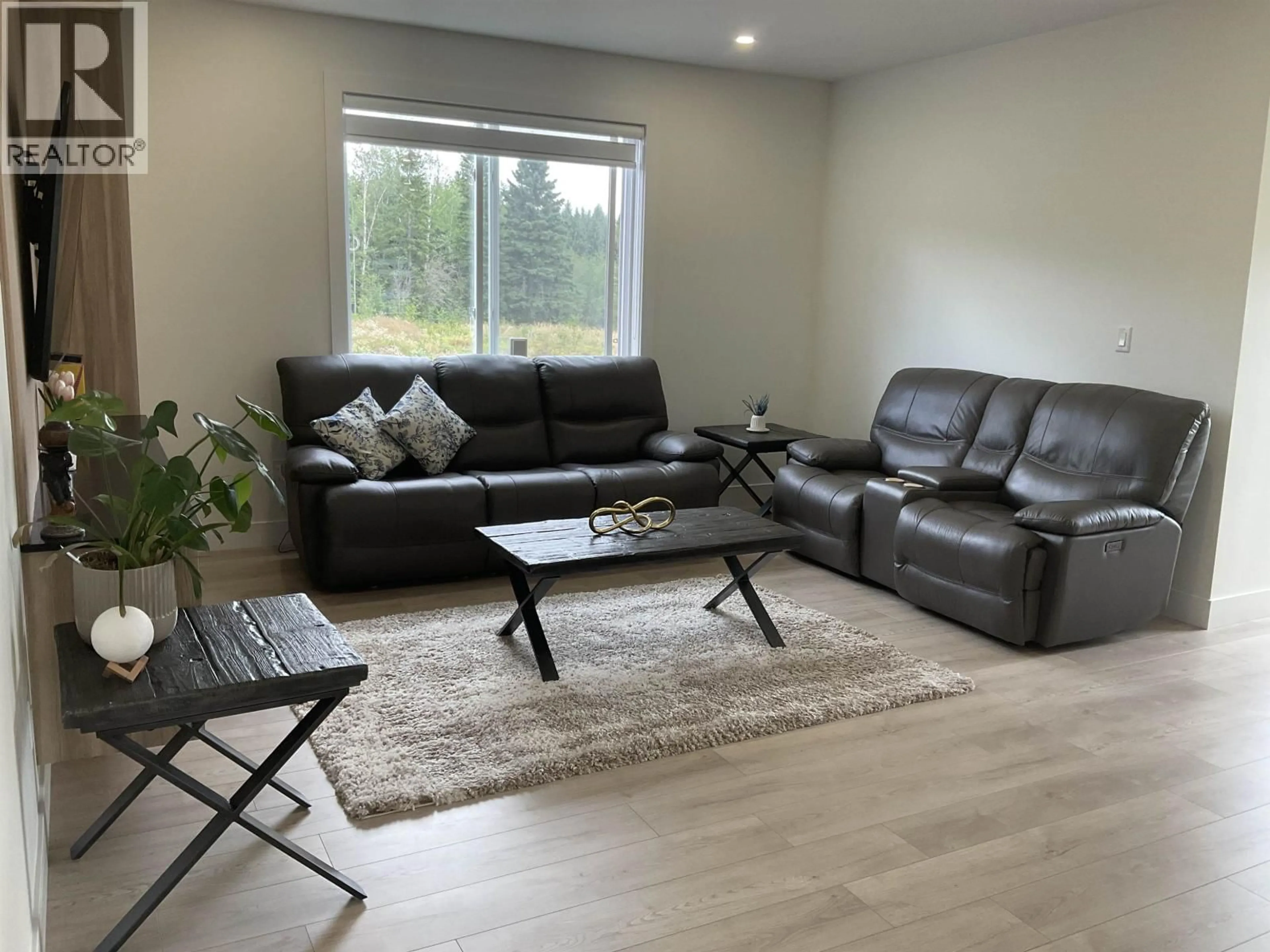 Living room with furniture, wood/laminate floor for 101 - 2395 ROWE STREET, Prince George British Columbia V2N0K5