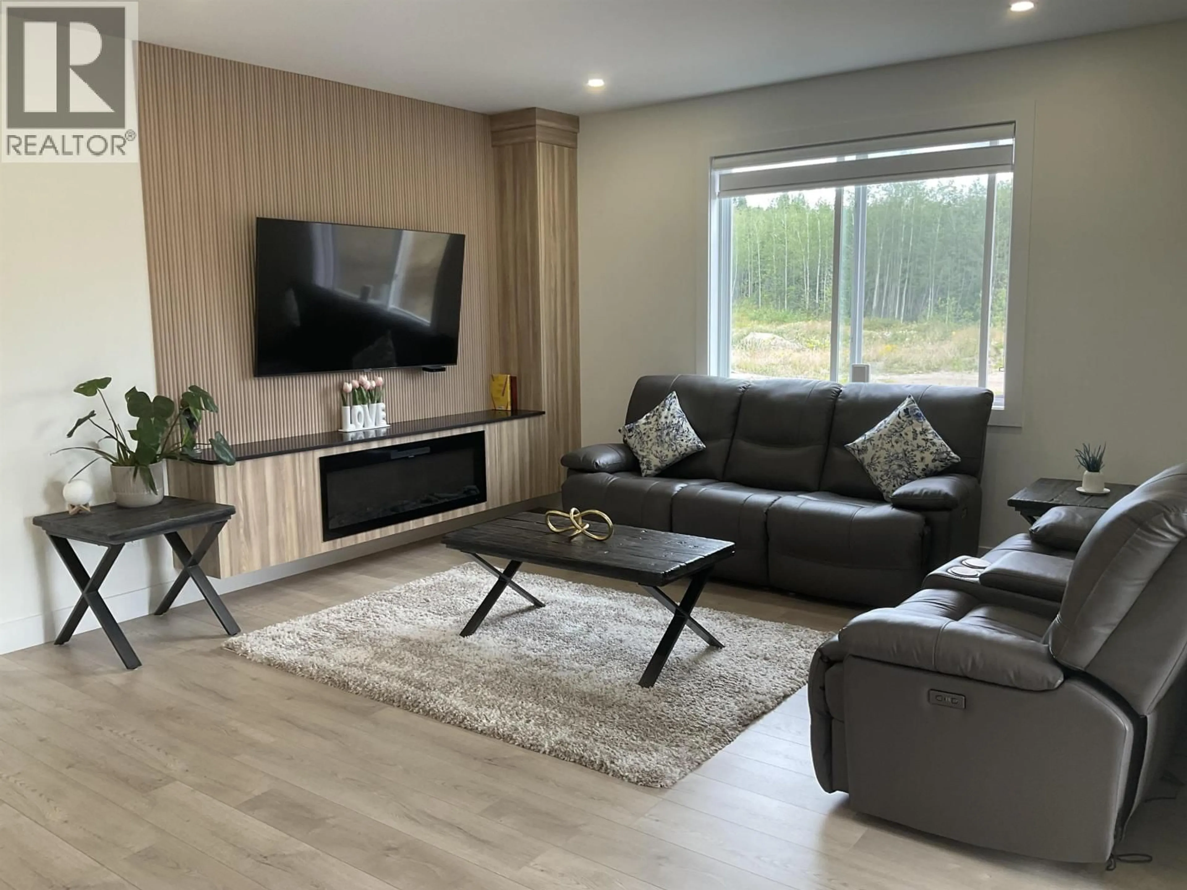 Living room with furniture, wood/laminate floor for 101 - 2395 ROWE STREET, Prince George British Columbia V2N0K5