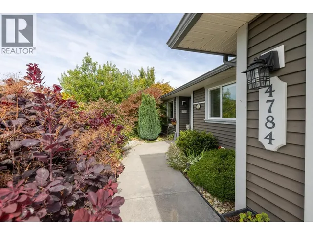 4784 TAMARACK PLACE, Sechelt 2