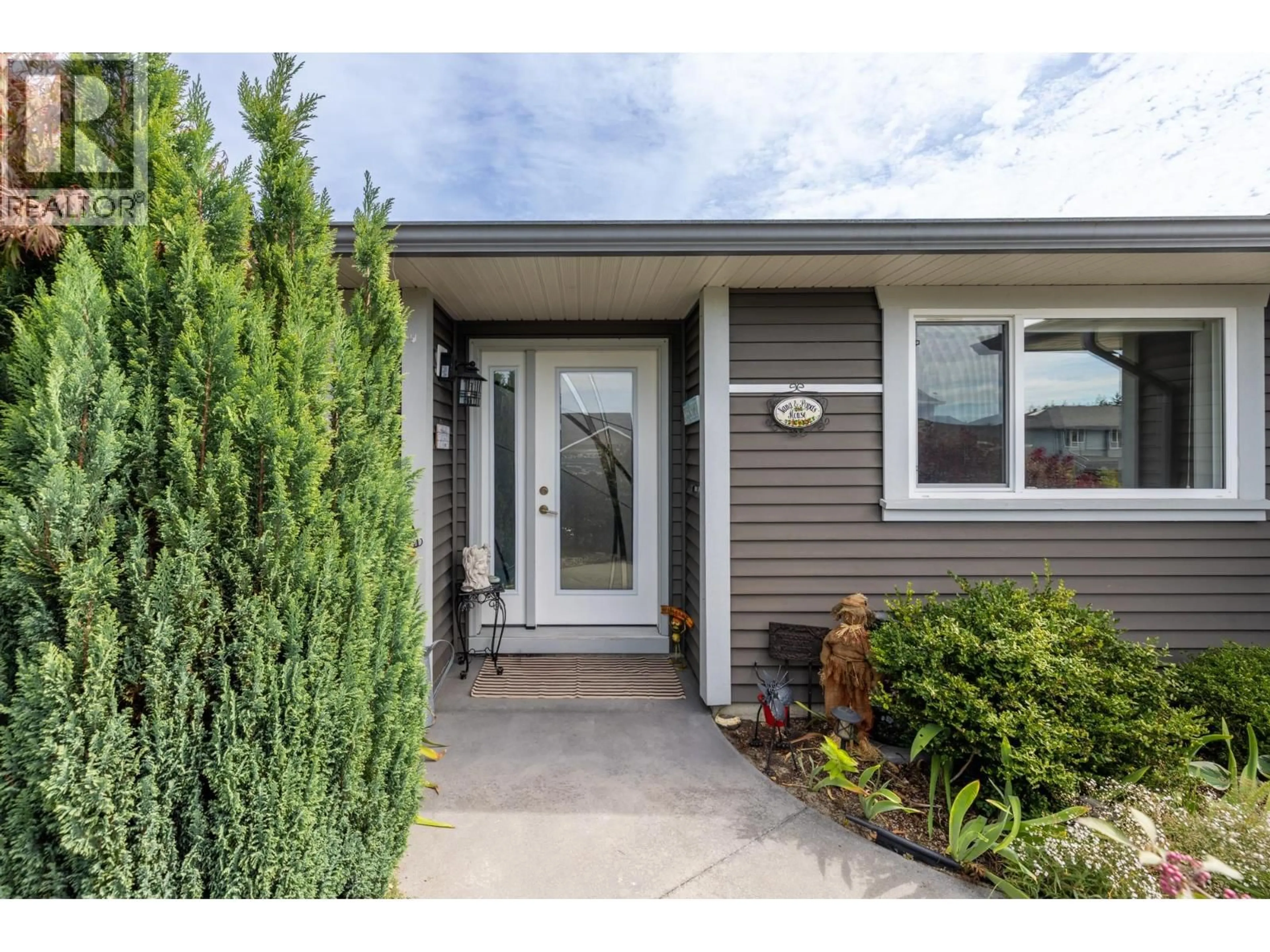 Home with vinyl exterior material, street for 4784 TAMARACK PLACE, Sechelt British Columbia V7Z0E8
