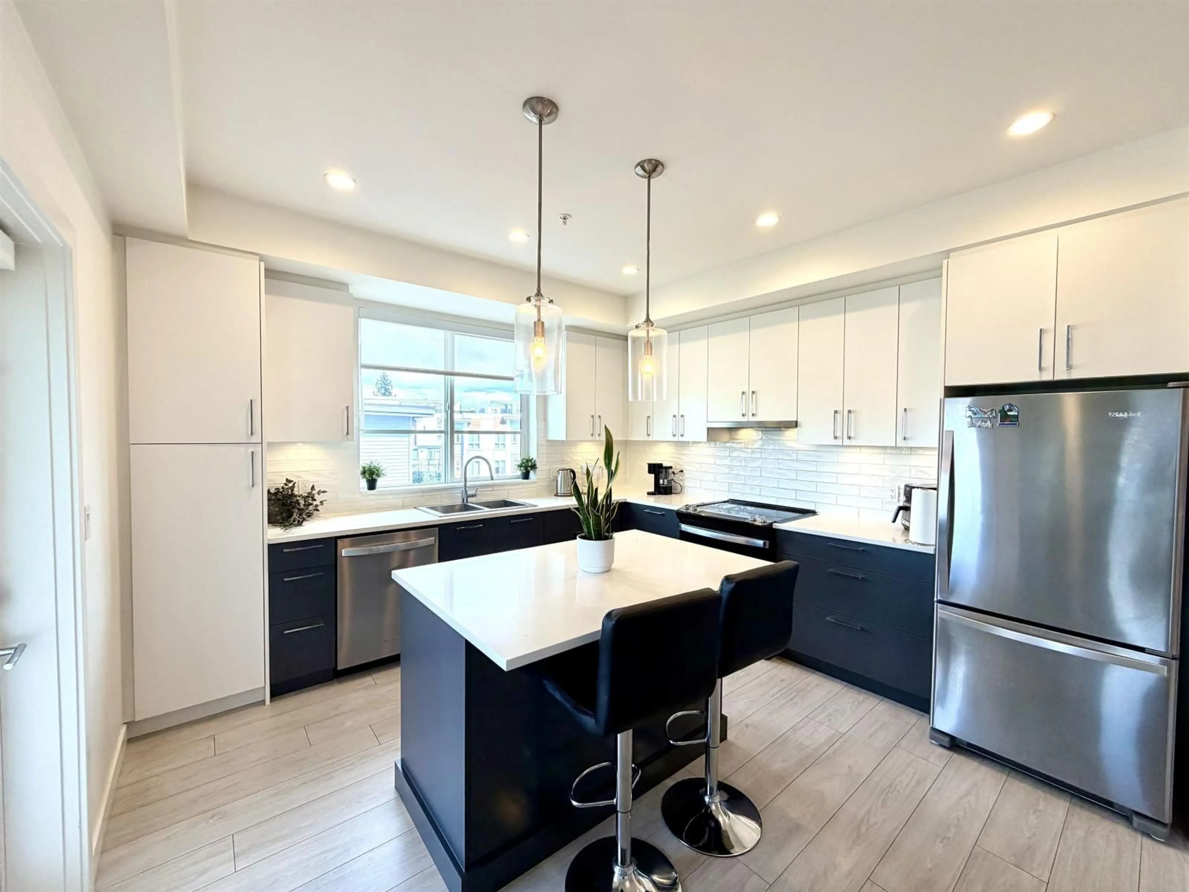 Contemporary kitchen, ceramic/tile floor for B316 - 20834 80 AVENUE, Langley British Columbia V2Y3M6