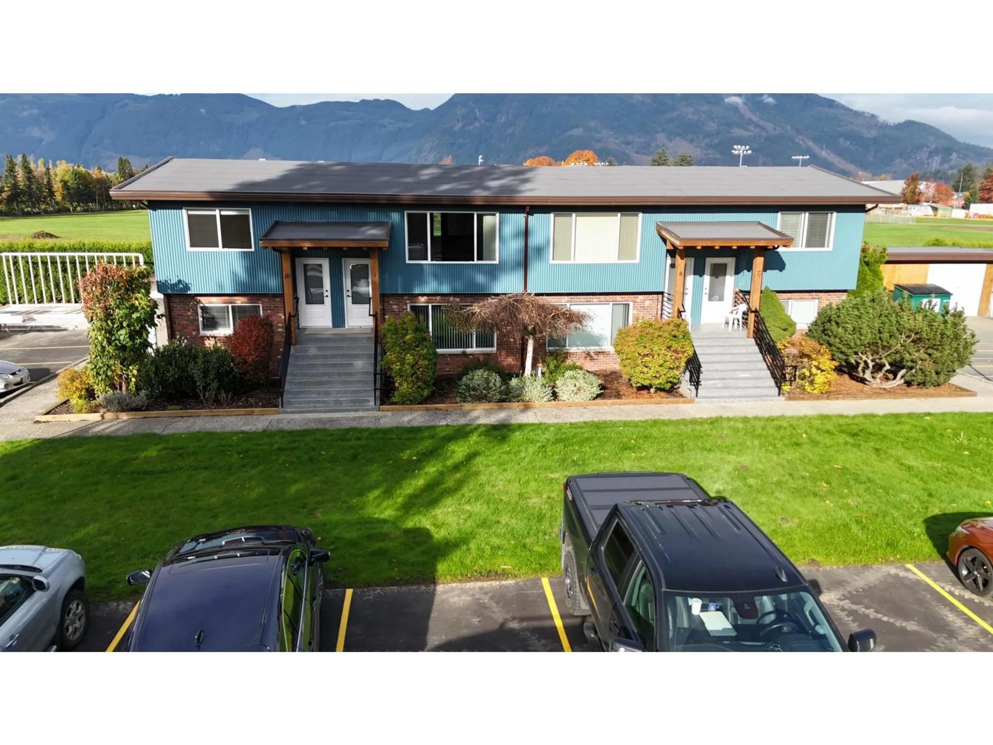 A pic from outside/outdoor area/front of a property/back of a property/a pic from drone, street for 7 - 1725 BEAMAN DRIVE, Agassiz British Columbia V0M1A3