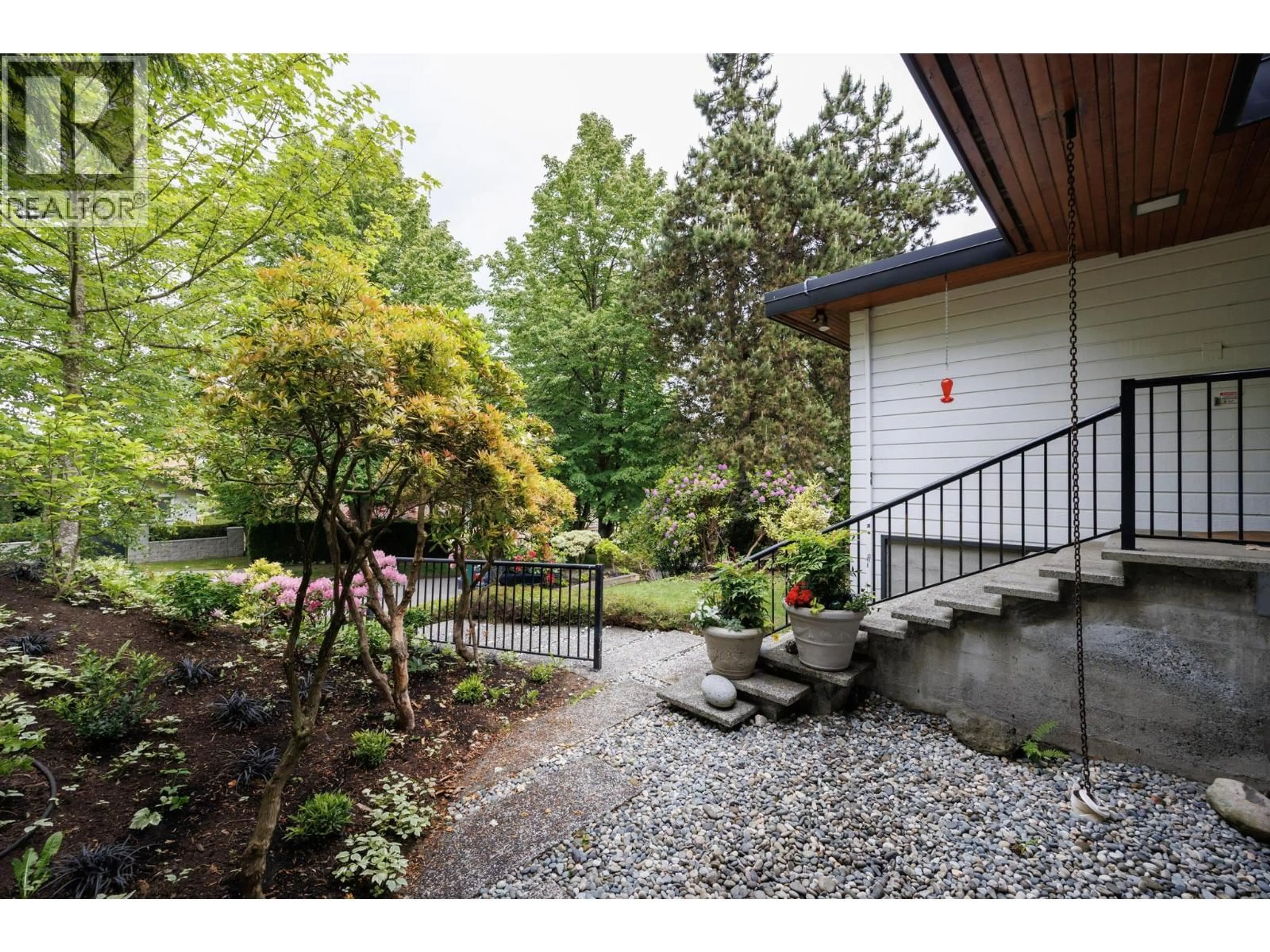 Patio, street for 2220 32ND AVENUE, Vancouver British Columbia V6L2B2