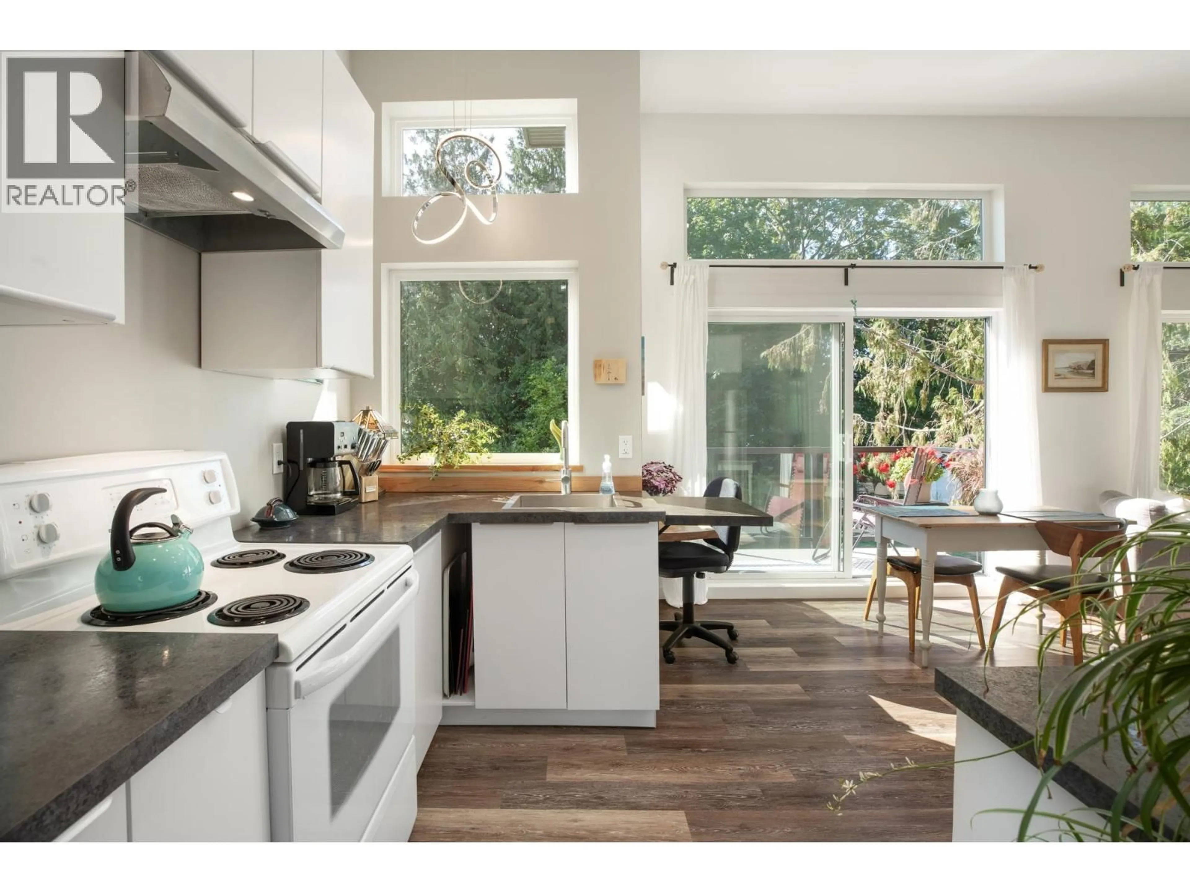 Open concept kitchen, unknown for 7835 REDROOFFS ROAD, Halfmoon Bay British Columbia V7Z1A4