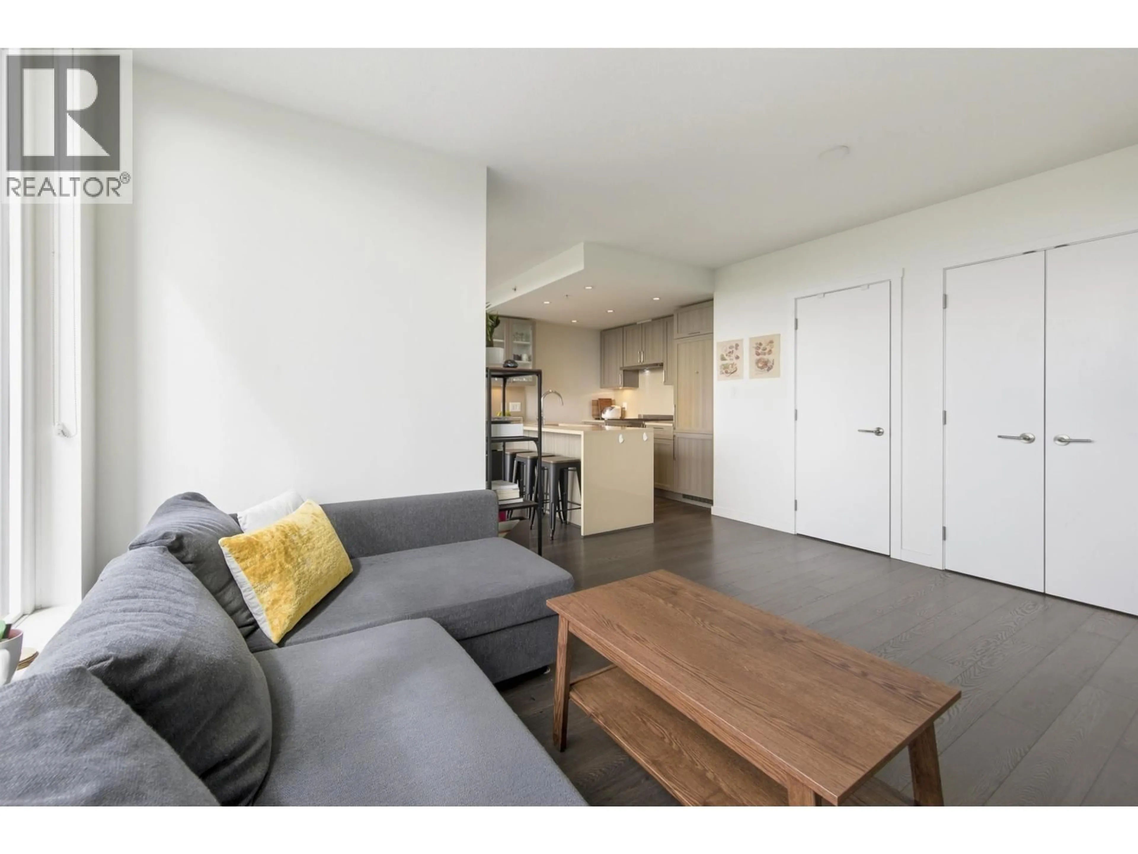 Living room with furniture, unknown for 1104 - 5665 BOUNDARY ROAD, Vancouver British Columbia V5R0E4