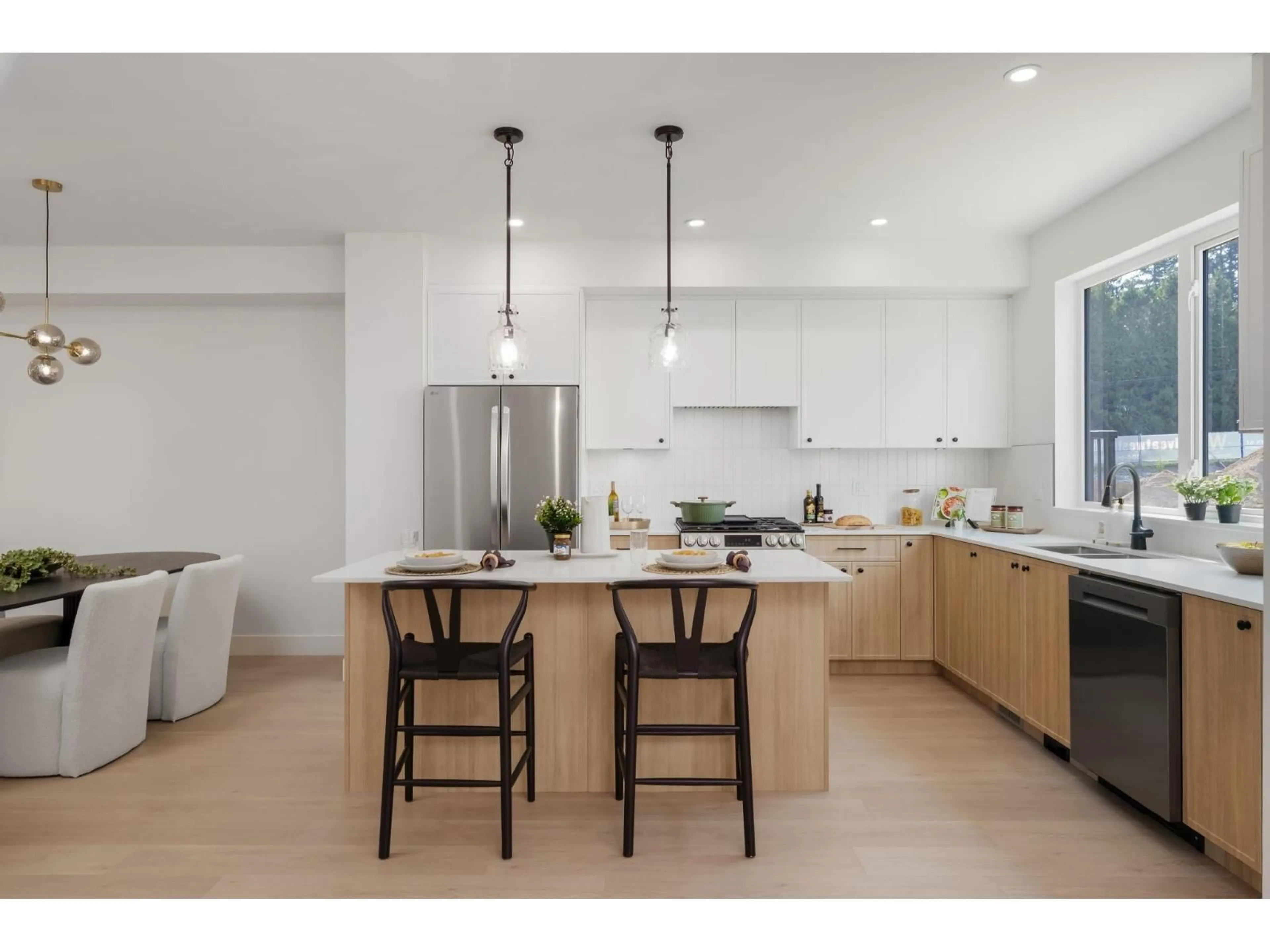 Contemporary kitchen, wood/laminate floor for 14 - 10660 127A STREET, Surrey British Columbia V3T2Z9