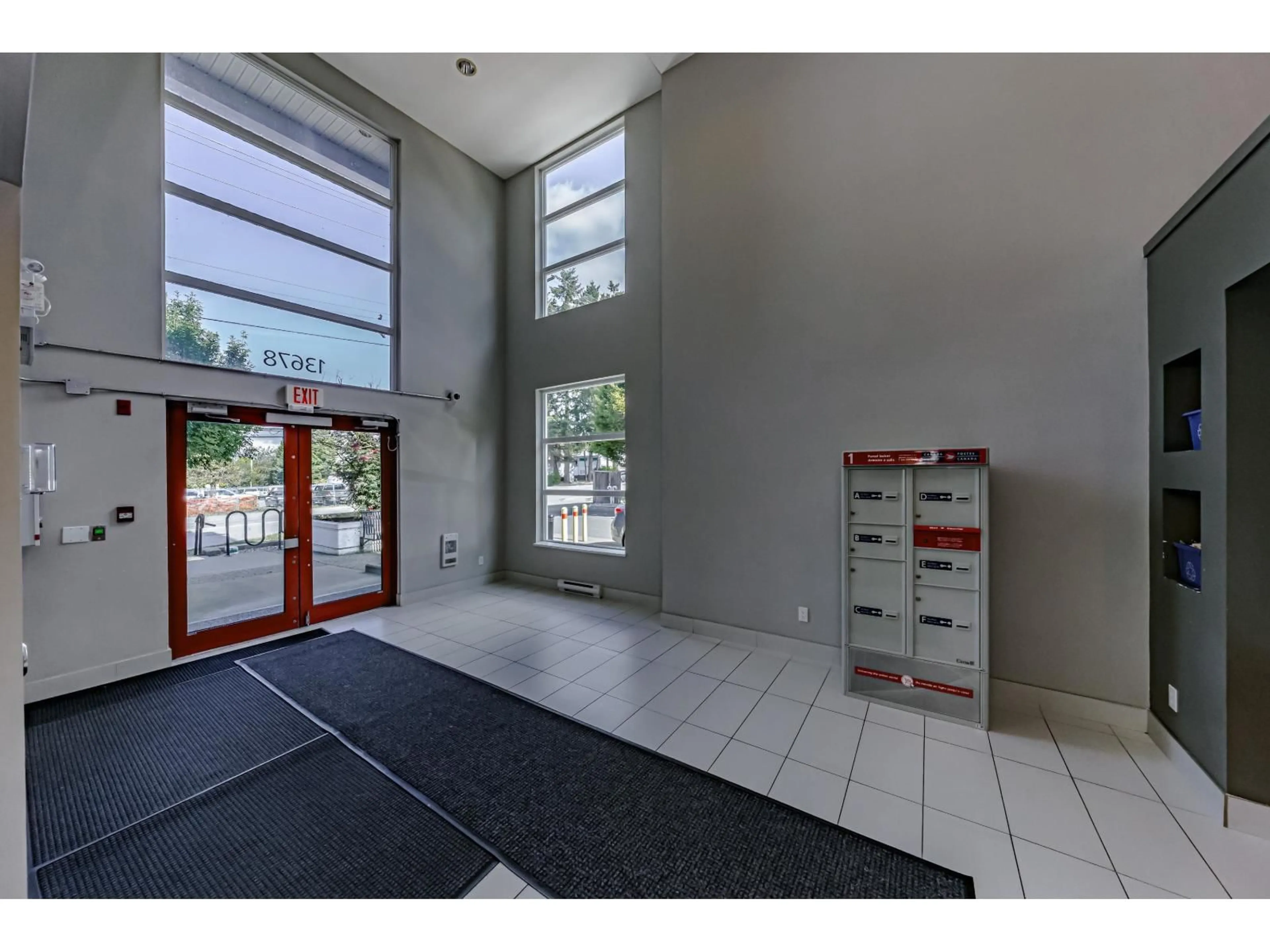 Indoor foyer for 410 - 13678 GROSVENOR ROAD, Surrey British Columbia V3R5E2