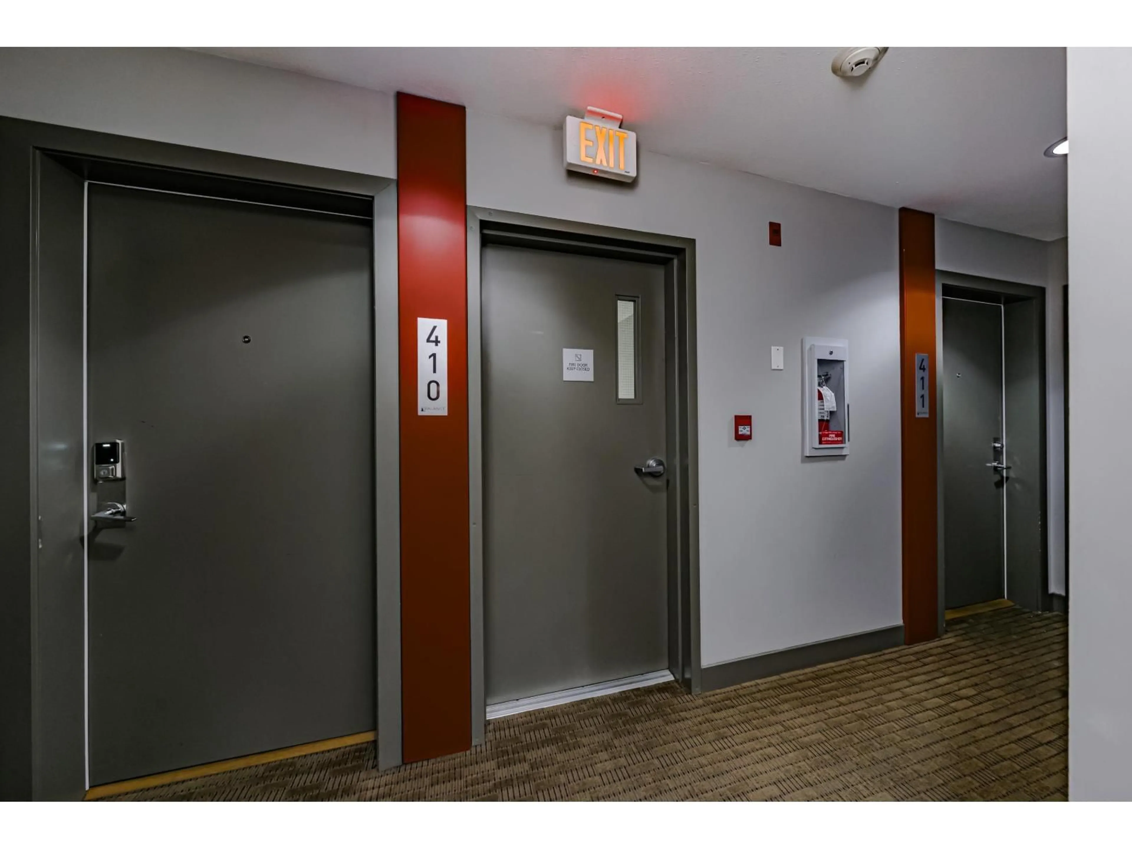 Indoor foyer for 410 - 13678 GROSVENOR ROAD, Surrey British Columbia V3R5E2