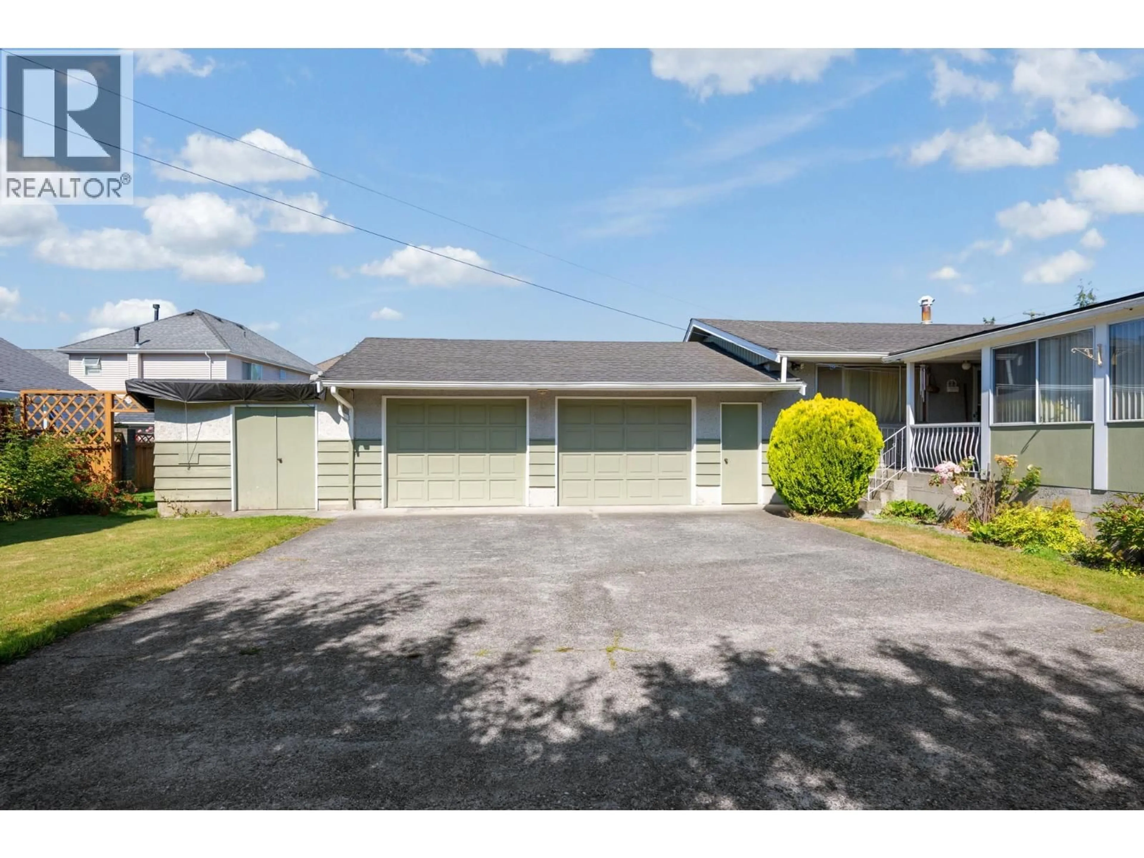 A pic from outside/outdoor area/front of a property/back of a property/a pic from drone, street for 4987 WESTMINSTER AVENUE, Delta British Columbia V4K2J1