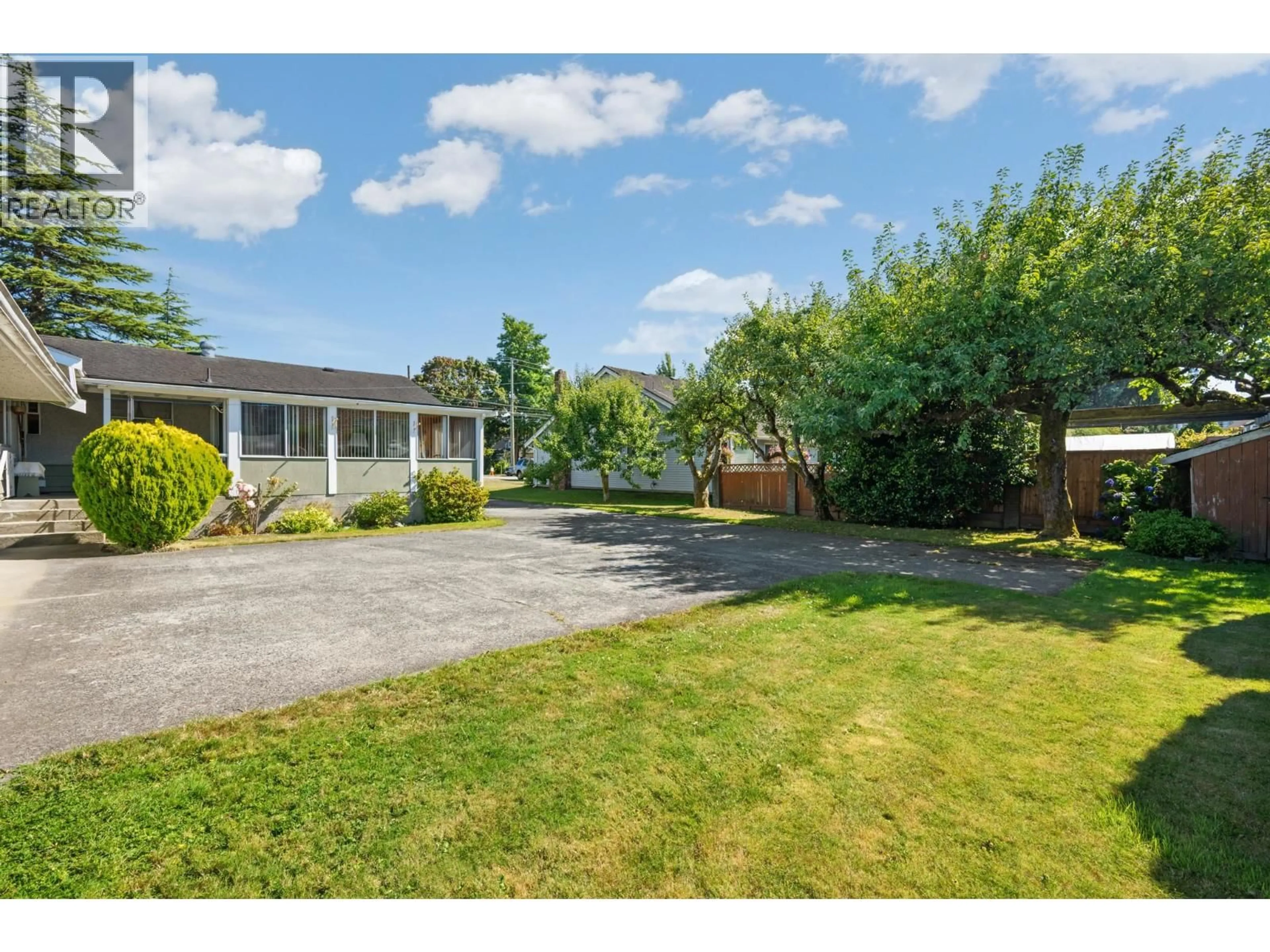 A pic from outside/outdoor area/front of a property/back of a property/a pic from drone, street for 4987 WESTMINSTER AVENUE, Delta British Columbia V4K2J1