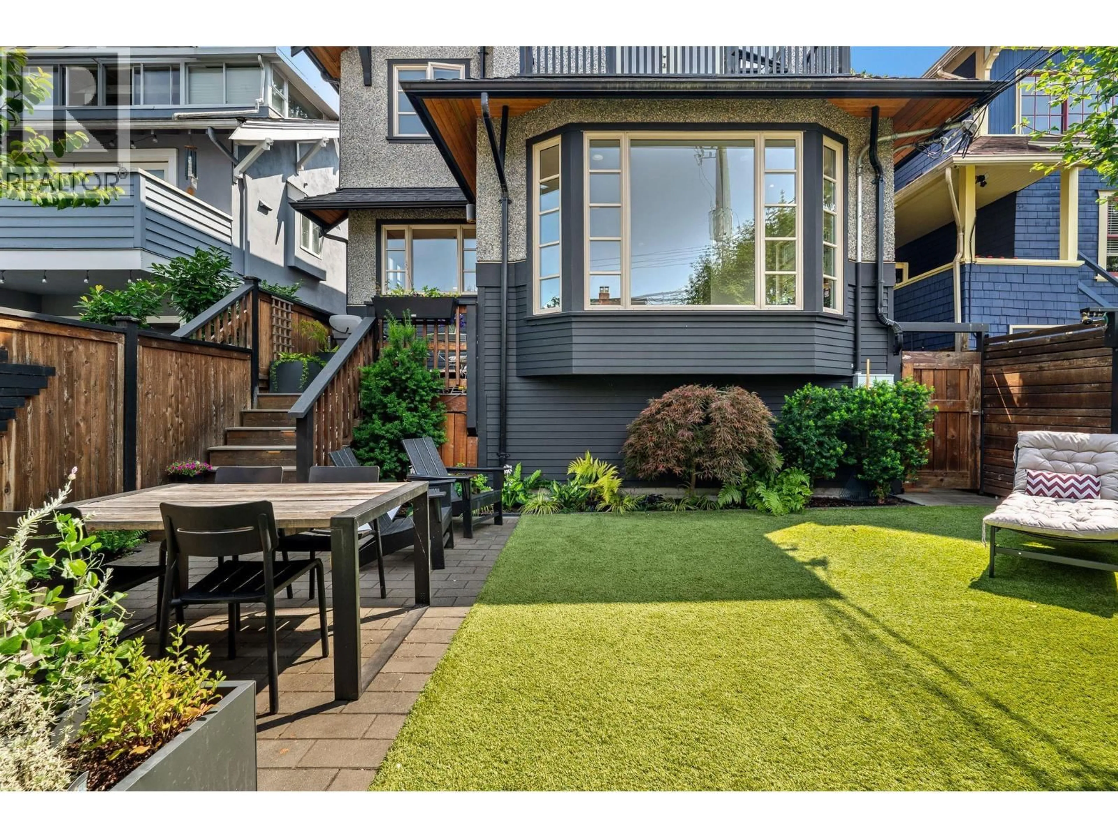 Patio, street for 3261 2ND AVENUE, Vancouver British Columbia V6K1K9