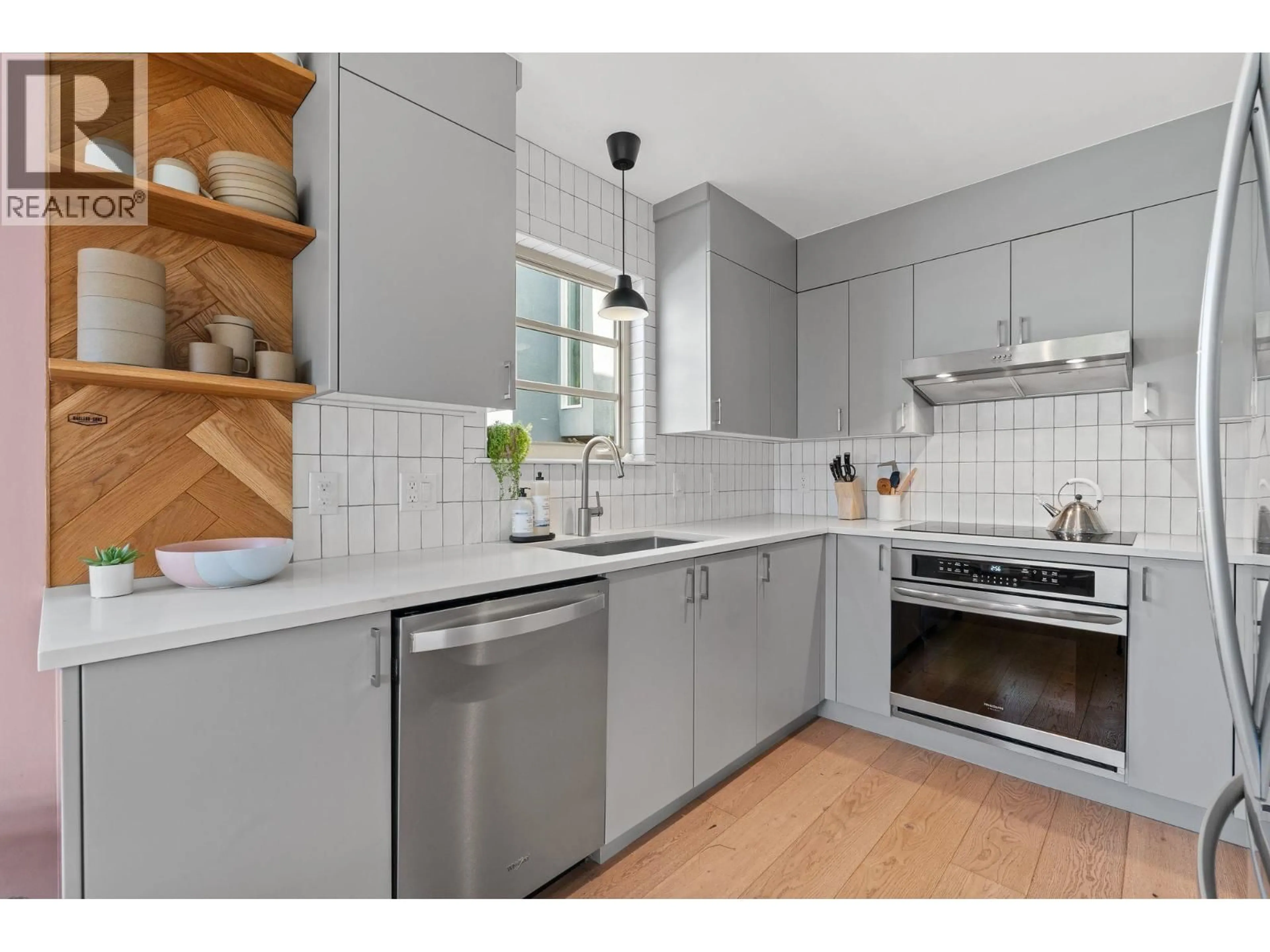 Unknown for 3261 2ND AVENUE, Vancouver British Columbia V6K1K9