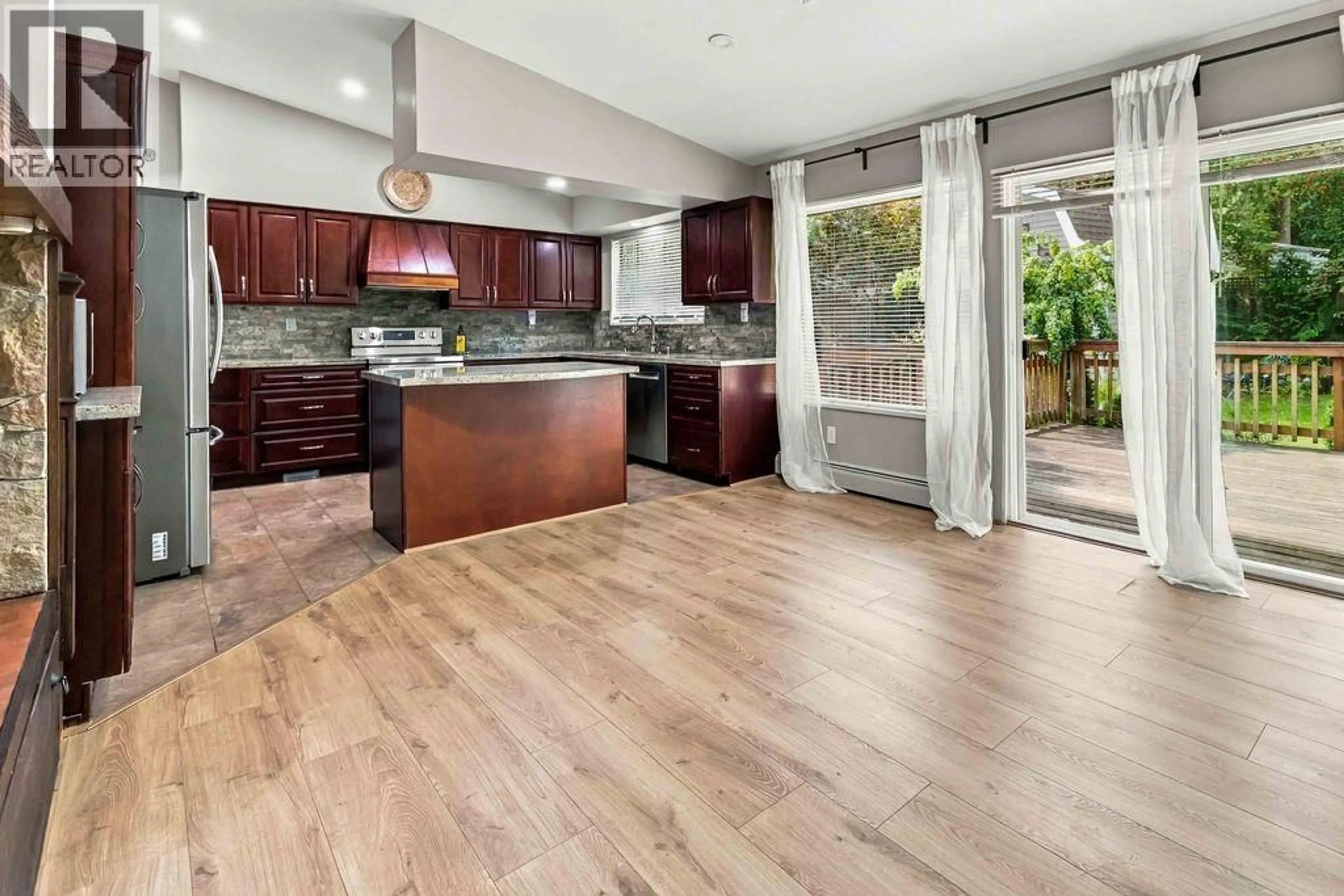 Open concept kitchen, unknown for 734 CARLETON DRIVE, Port Moody British Columbia V3H3K6