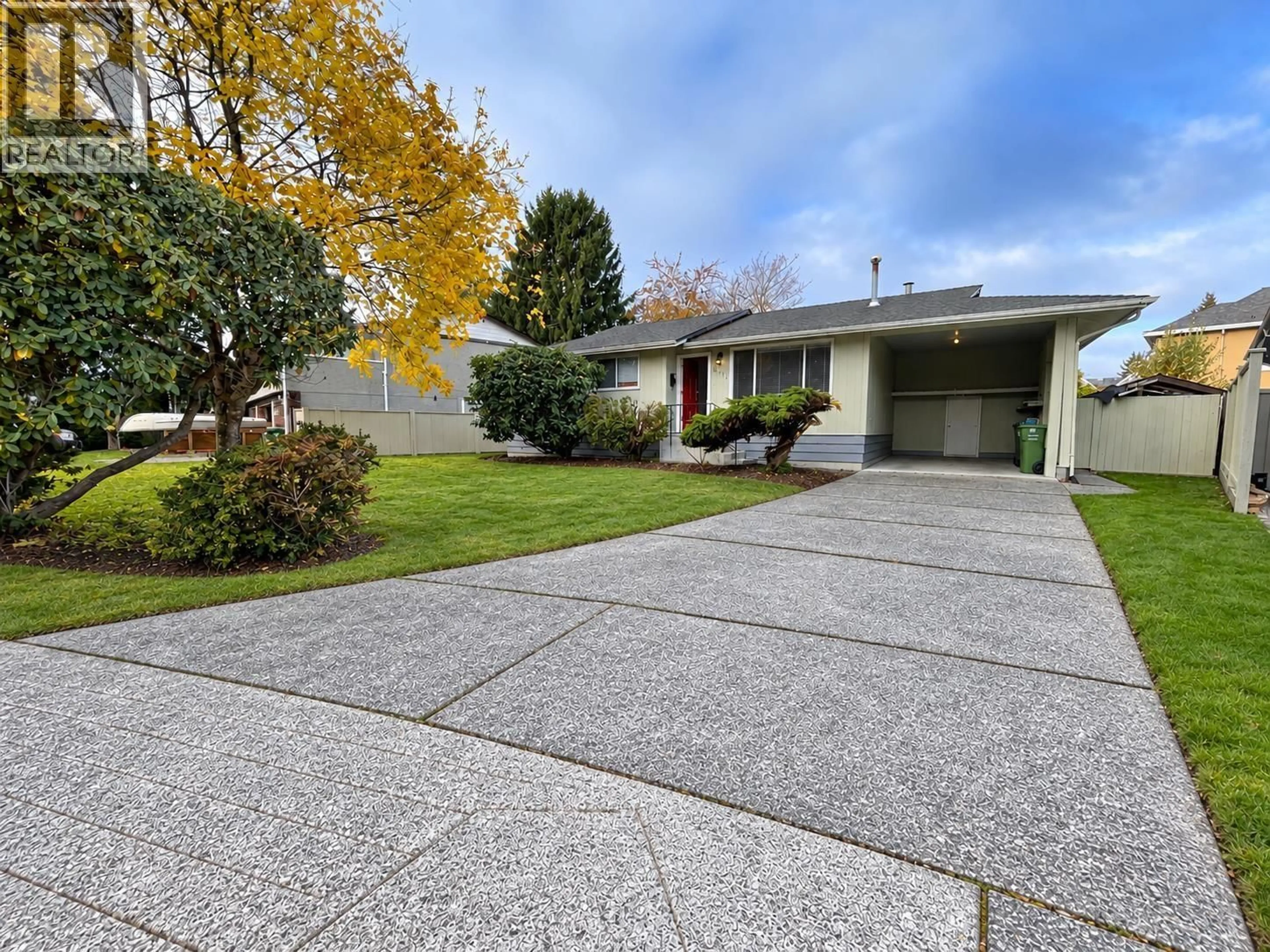 Home with vinyl exterior material, street for 3671 SABLE AVENUE, Richmond British Columbia V7E2A3
