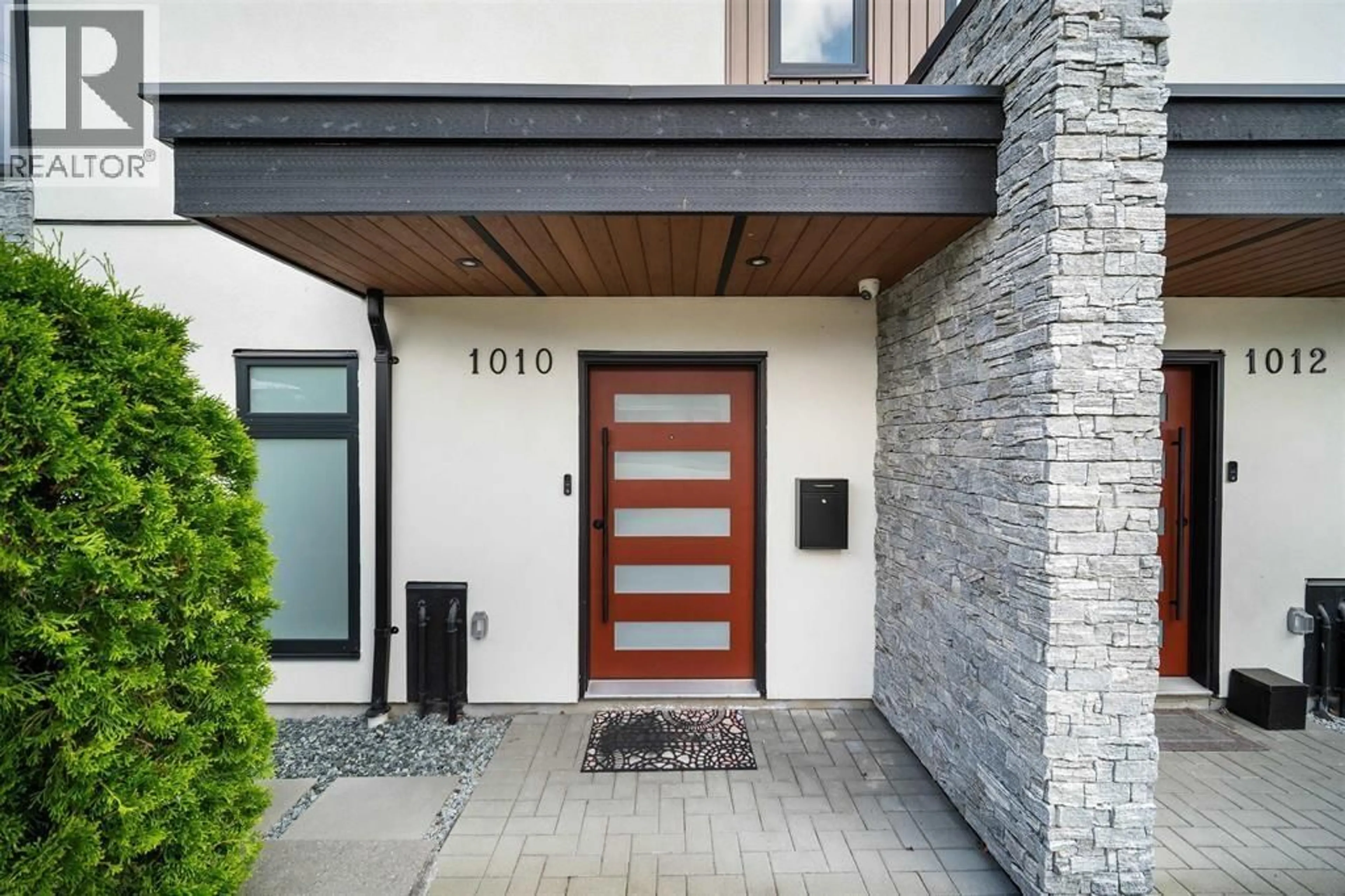 Indoor entryway for 1010 AUGUSTA AVENUE, Burnaby British Columbia V5A2V4