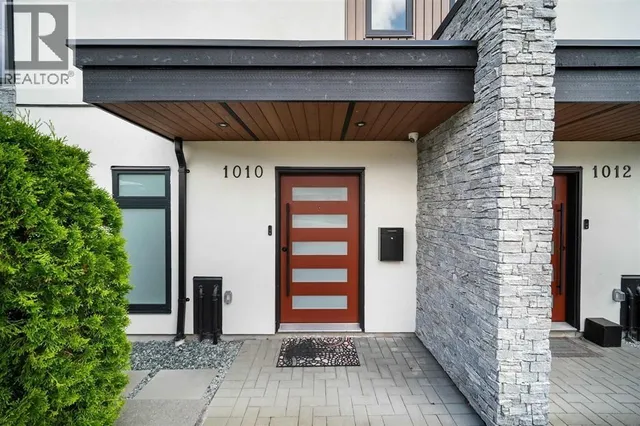 1010 AUGUSTA AVENUE, Burnaby 2
