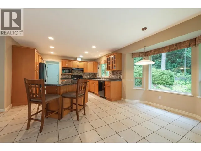 1305 GOWER POINT ROAD, Gibsons 5