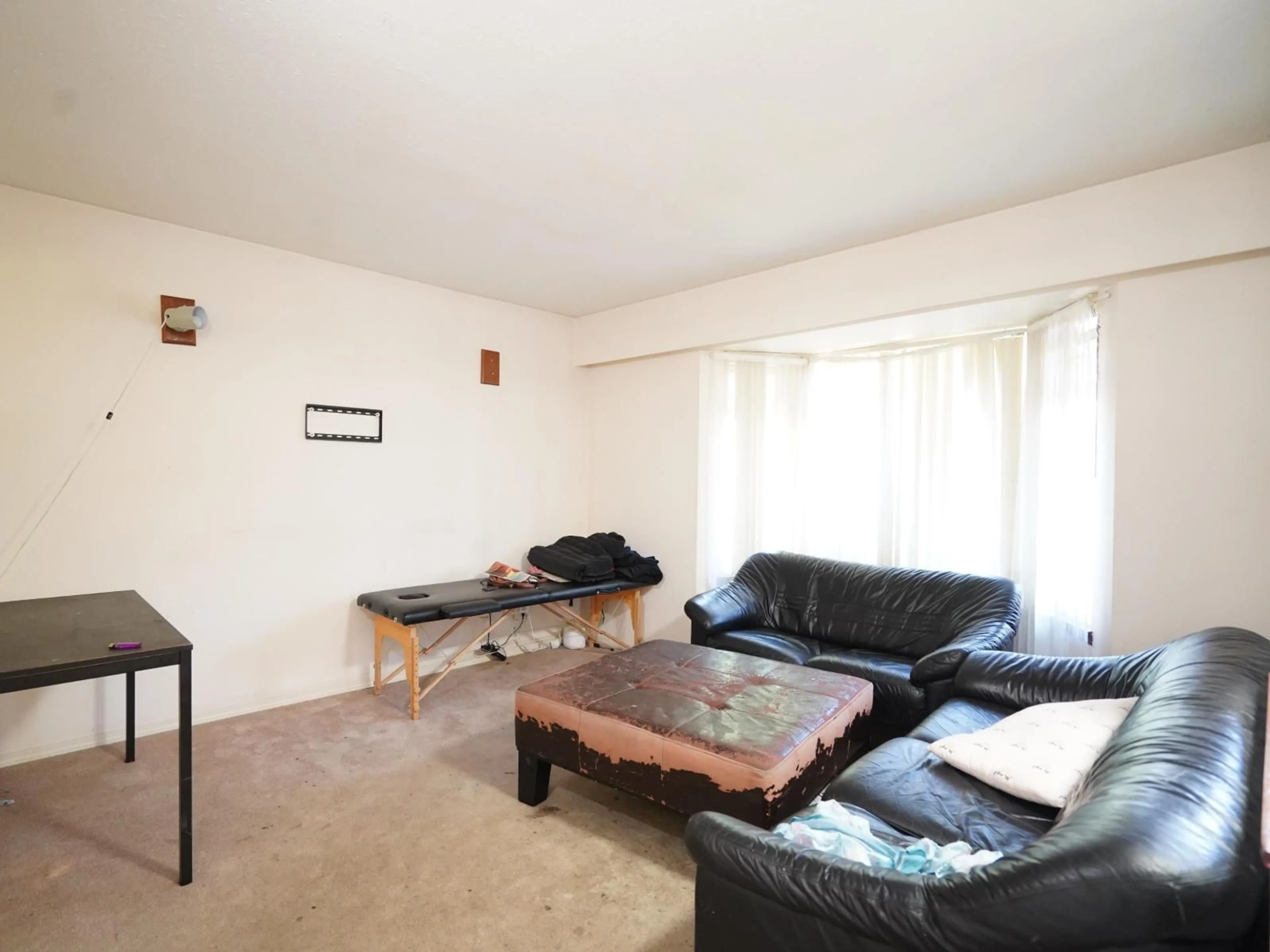 Living room with furniture, unknown for 13870 LAUREL DRIVE, Surrey British Columbia V3T1A9