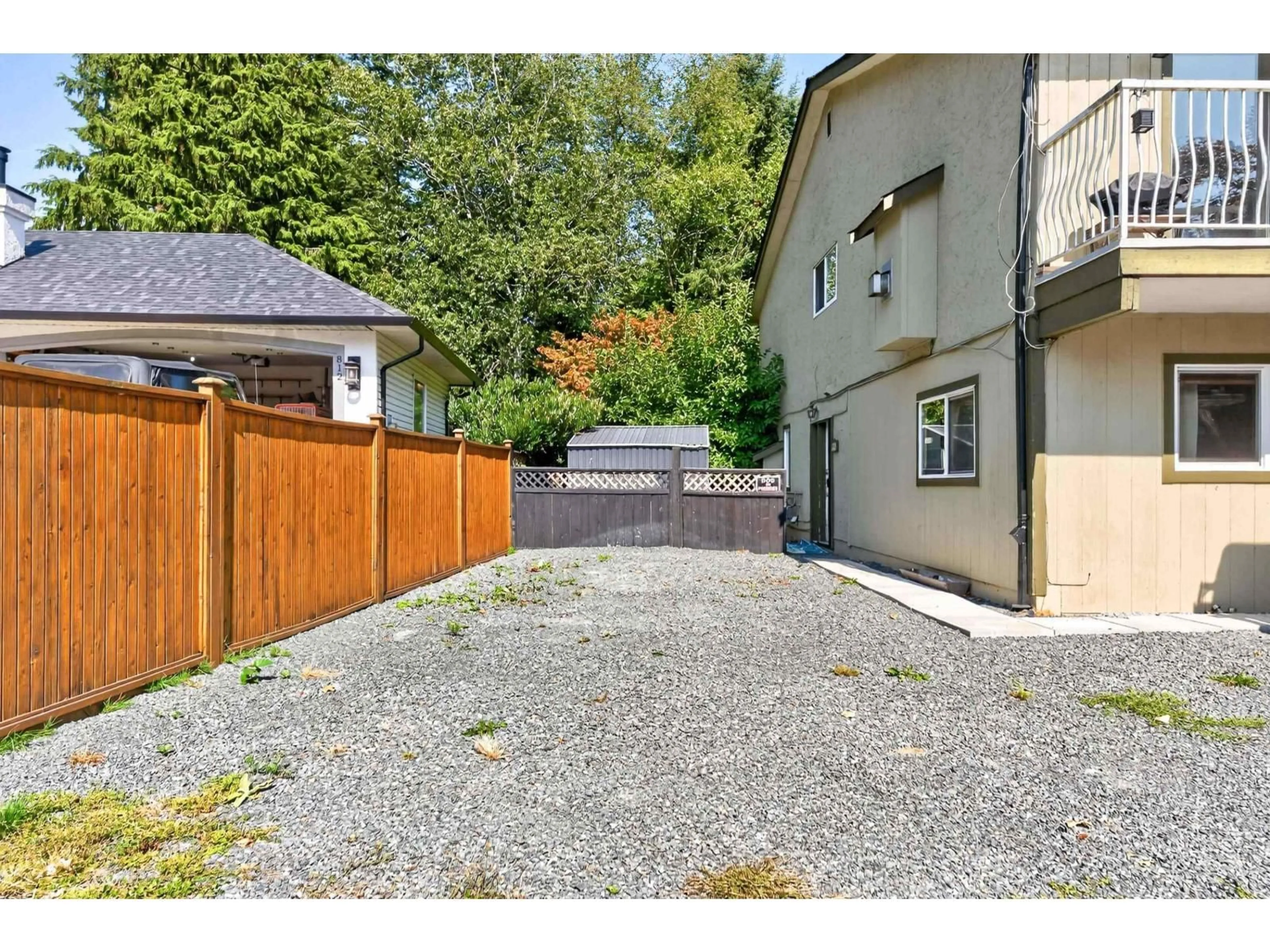 A pic from outside/outdoor area/front of a property/back of a property/a pic from drone, street for 1 - 808 RAMONA PLACE, Harrison Hot Springs British Columbia V0M1K0