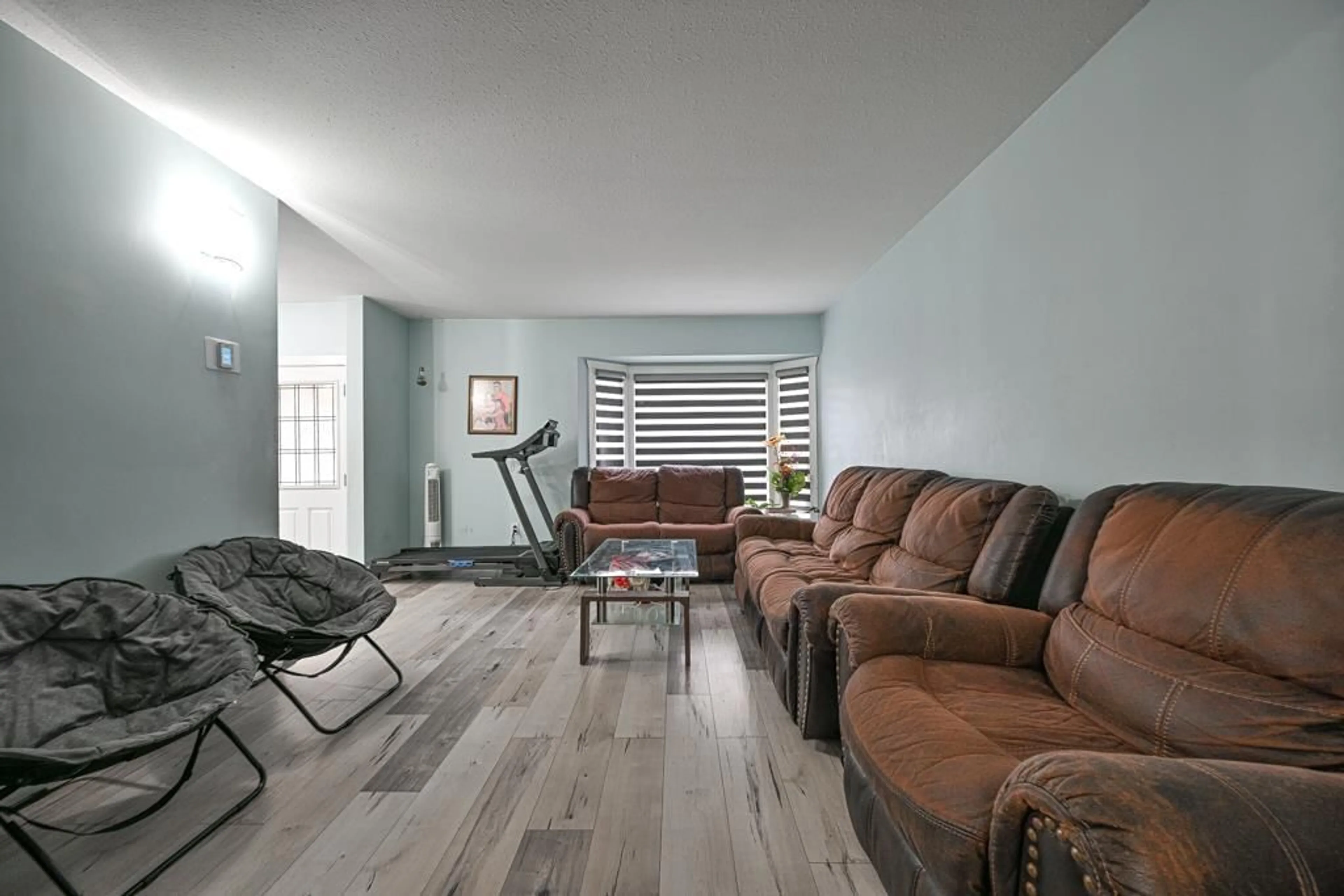 Living room with furniture, unknown for 14346 68B AVENUE, Surrey British Columbia V3W8X1