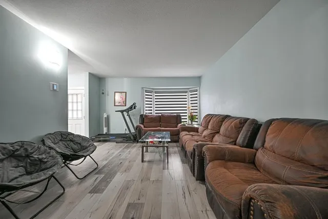 14346 68B AVENUE, Surrey 4