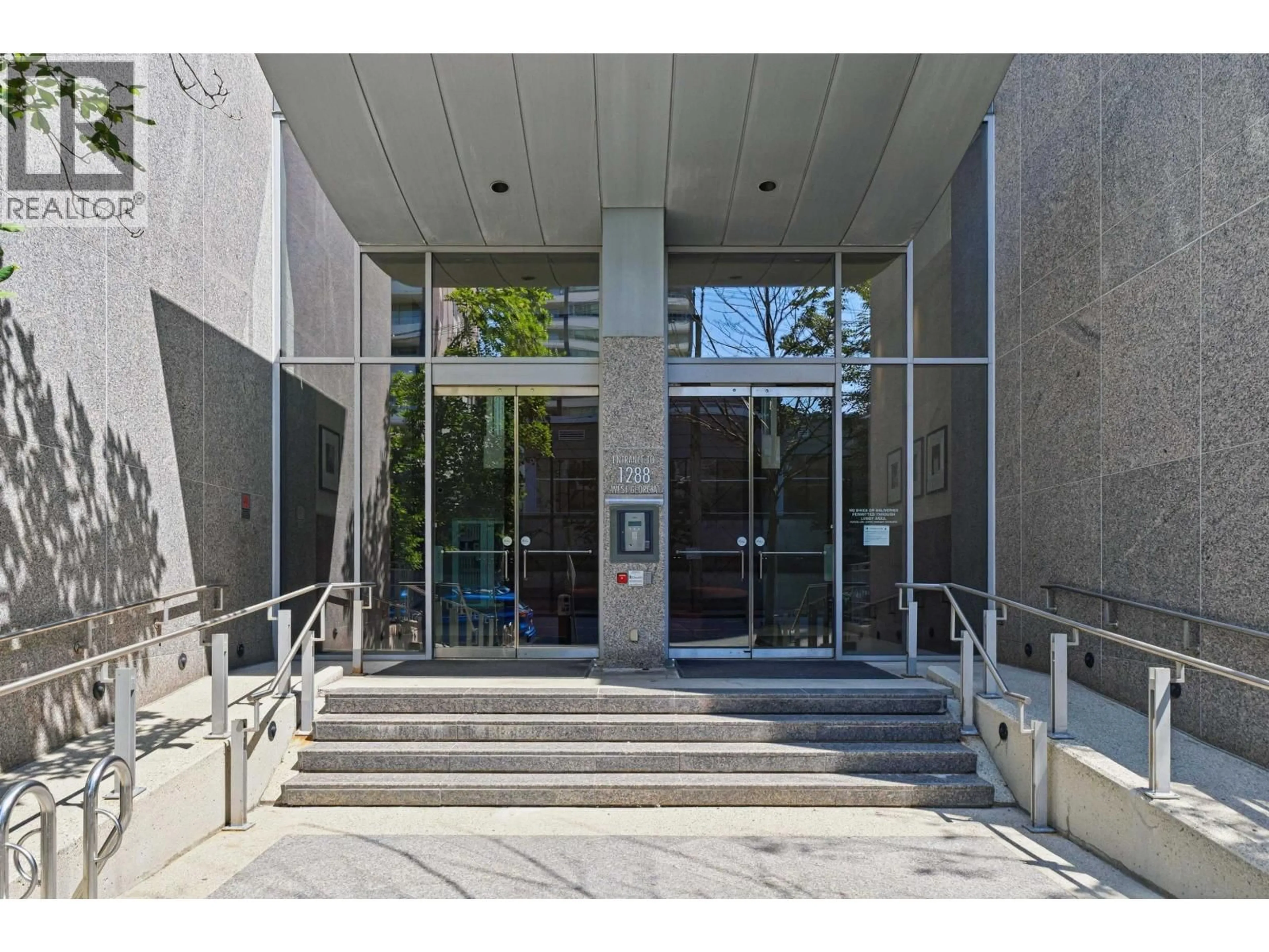 Indoor foyer for 2603 - 1288 GEORGIA STREET, Vancouver British Columbia V6E4R3