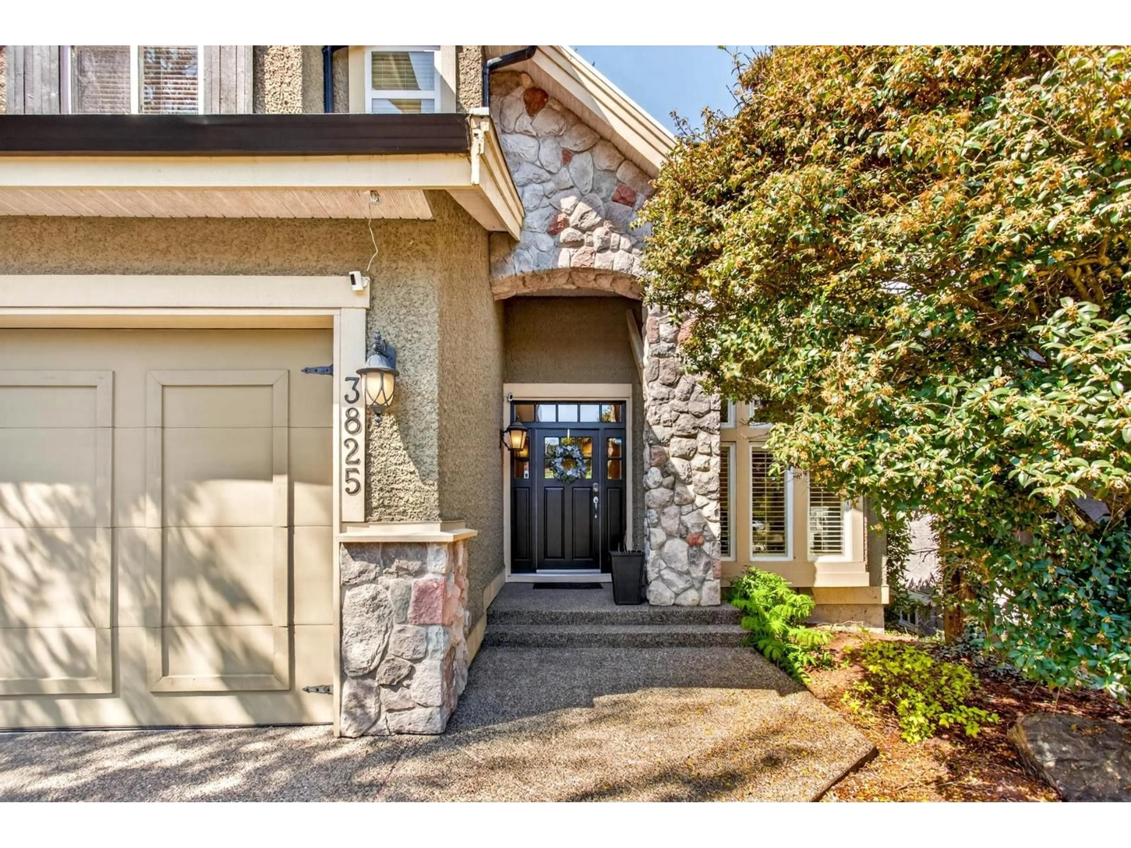 Indoor entryway for 3825 154 STREET, Surrey British Columbia V3Z0V2
