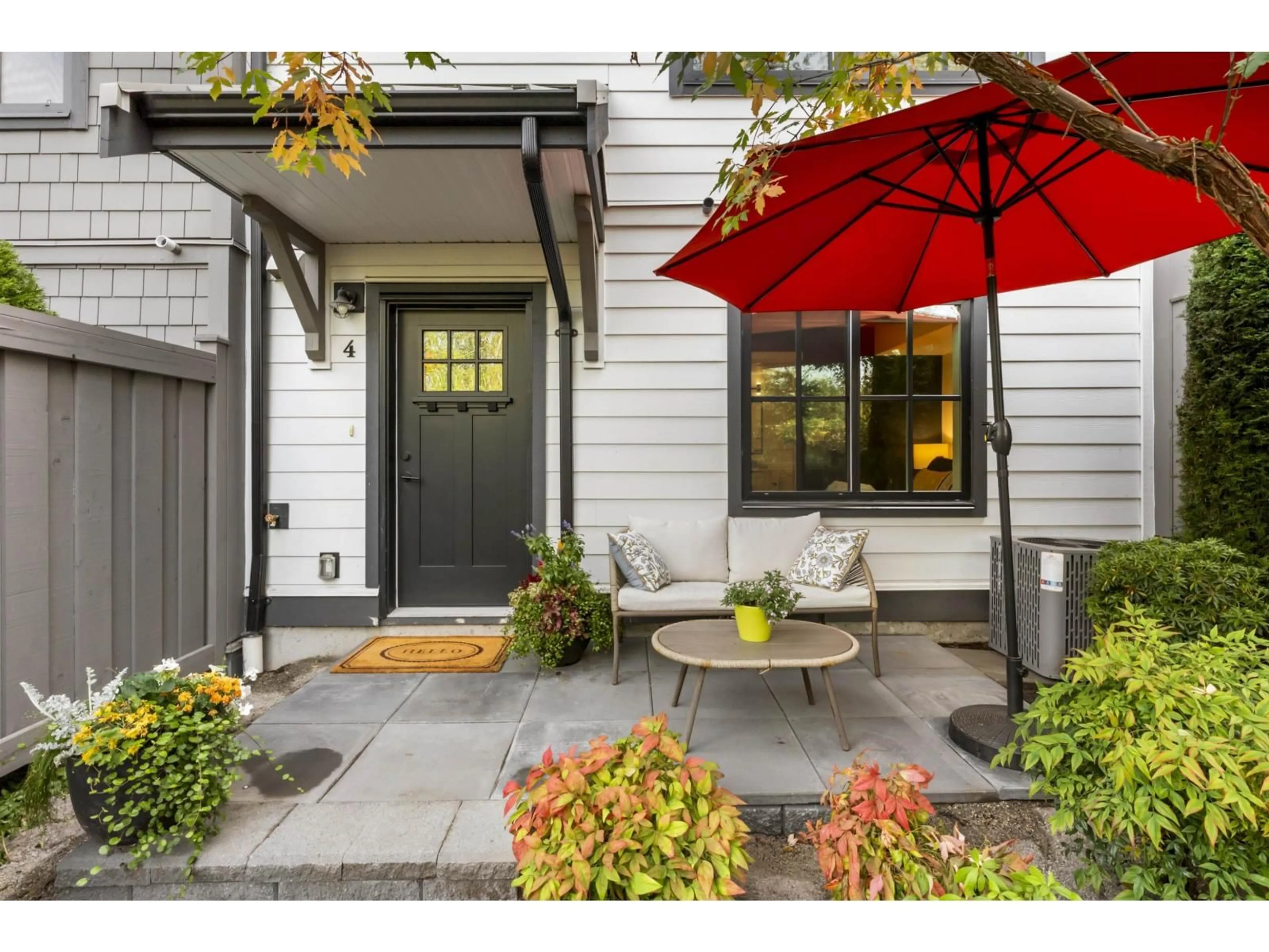Indoor entryway for 4 - 16570 24A AVENUE, Surrey British Columbia V3Z1H7
