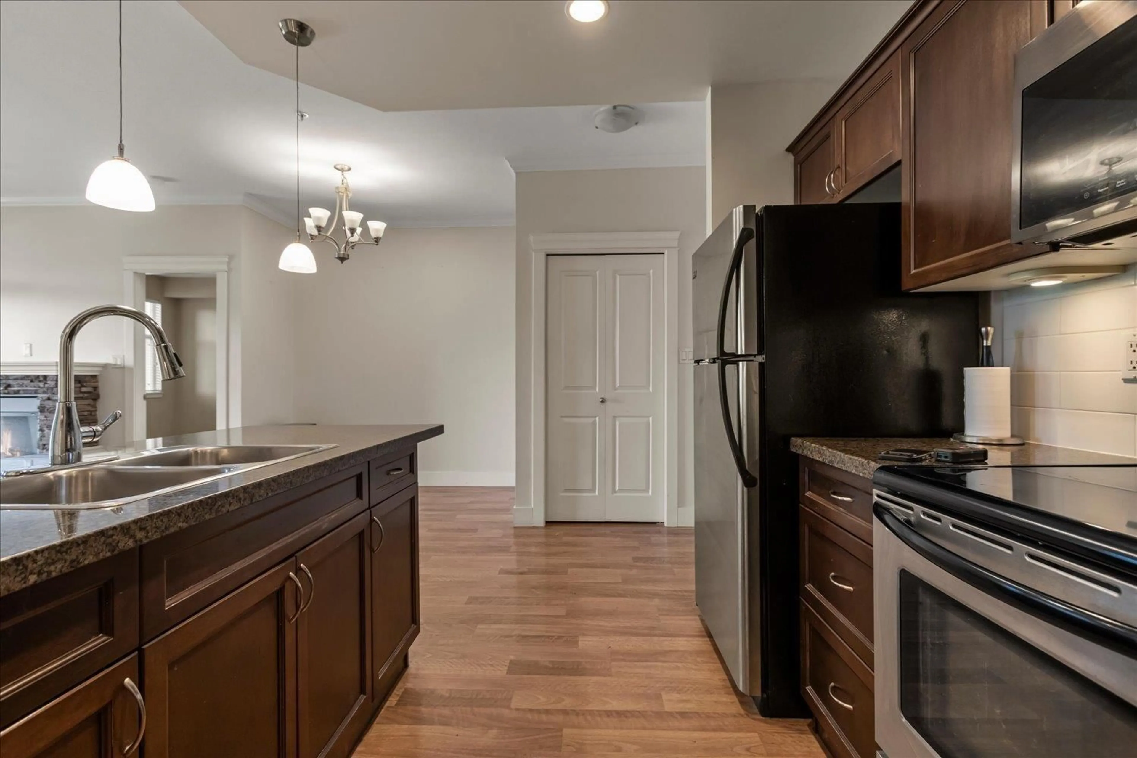 Standard kitchen, unknown for 302 - 33338 MAYFAIR AVENUE, Abbotsford British Columbia V2S0A4