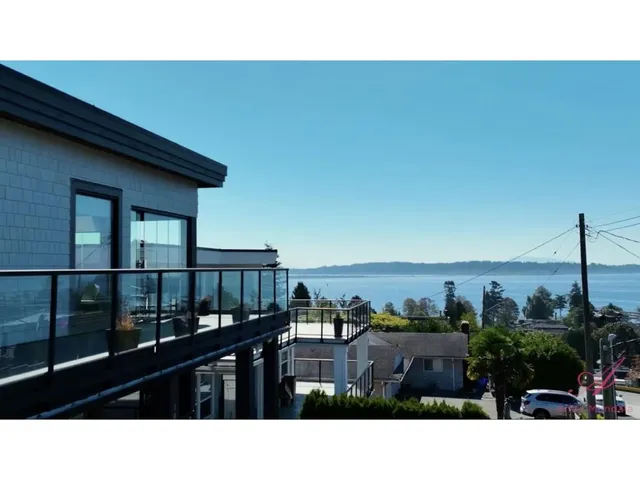 1040 LEE STREET, White Rock 3