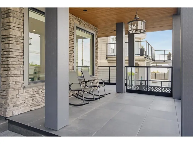 1040 LEE STREET, White Rock 5