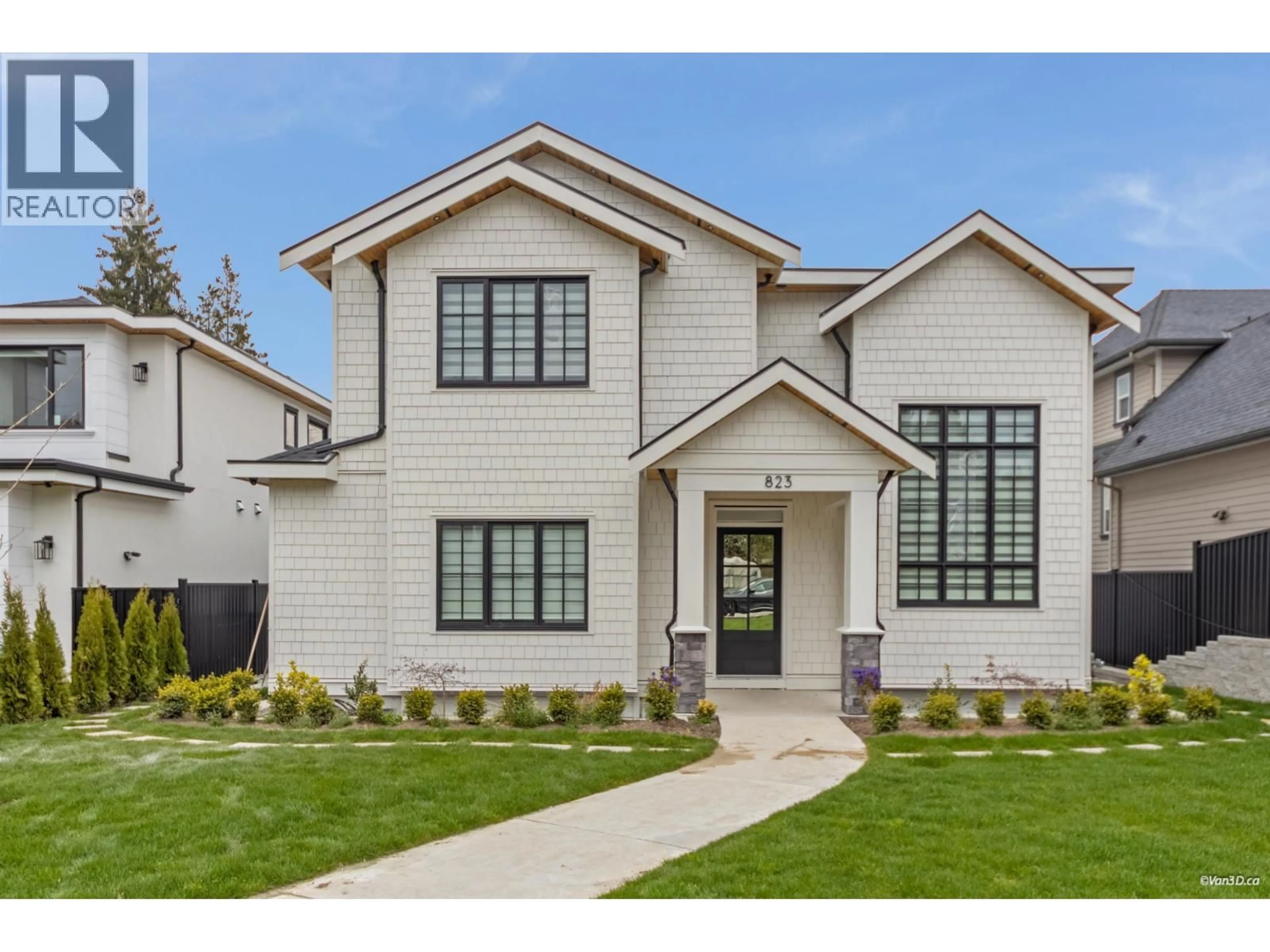 Home with vinyl exterior material, street for 823 CORNELL AVENUE, Coquitlam British Columbia V3J2Z3