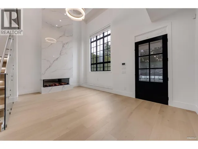 823 CORNELL AVENUE, Coquitlam 2