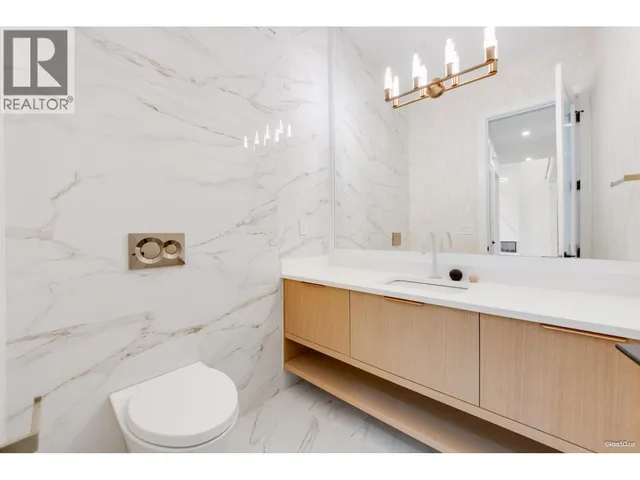 823 CORNELL AVENUE, Coquitlam 4
