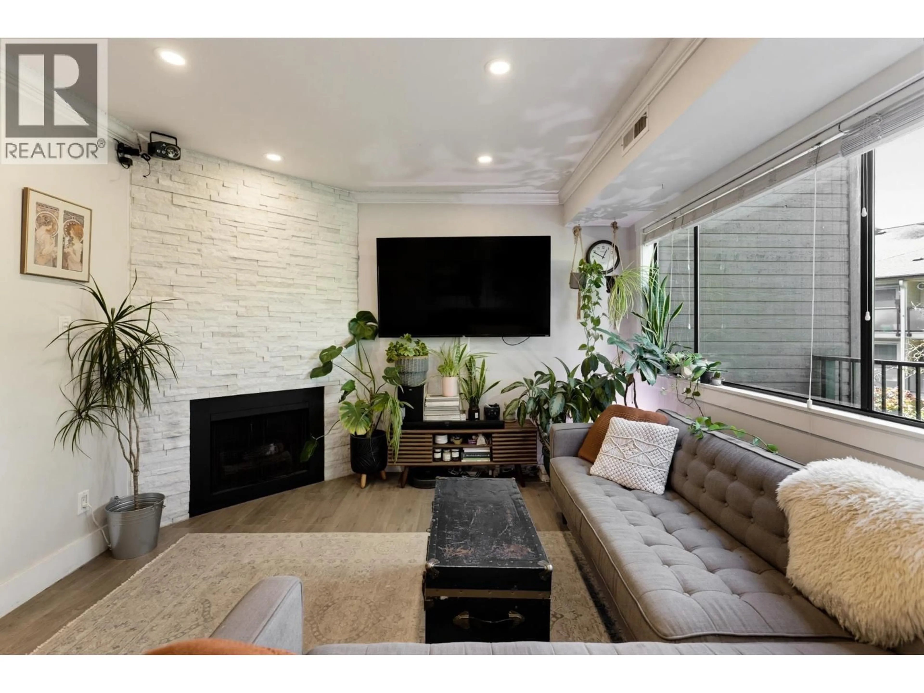 Living room with furniture, unknown for 1845 GOLETA DRIVE, Burnaby British Columbia V5A1P6